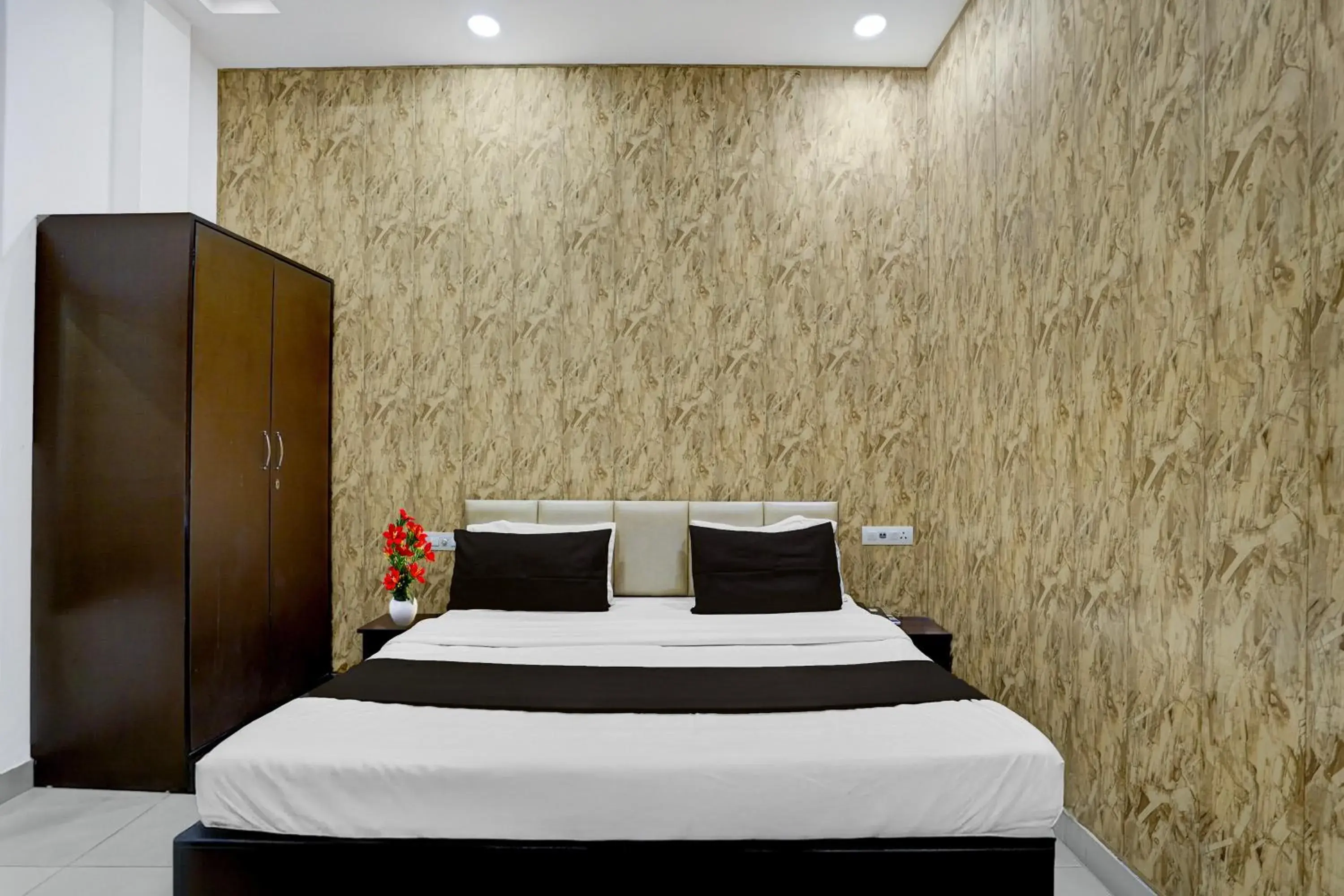 Bedroom, Bed in Super Hotel O Silver Arc Mall Ludhiana Formerly White Solitaire Bedroom, Bed in Super Hotel O Silver Arc Mall Ludhiana Formerly White Solitaire