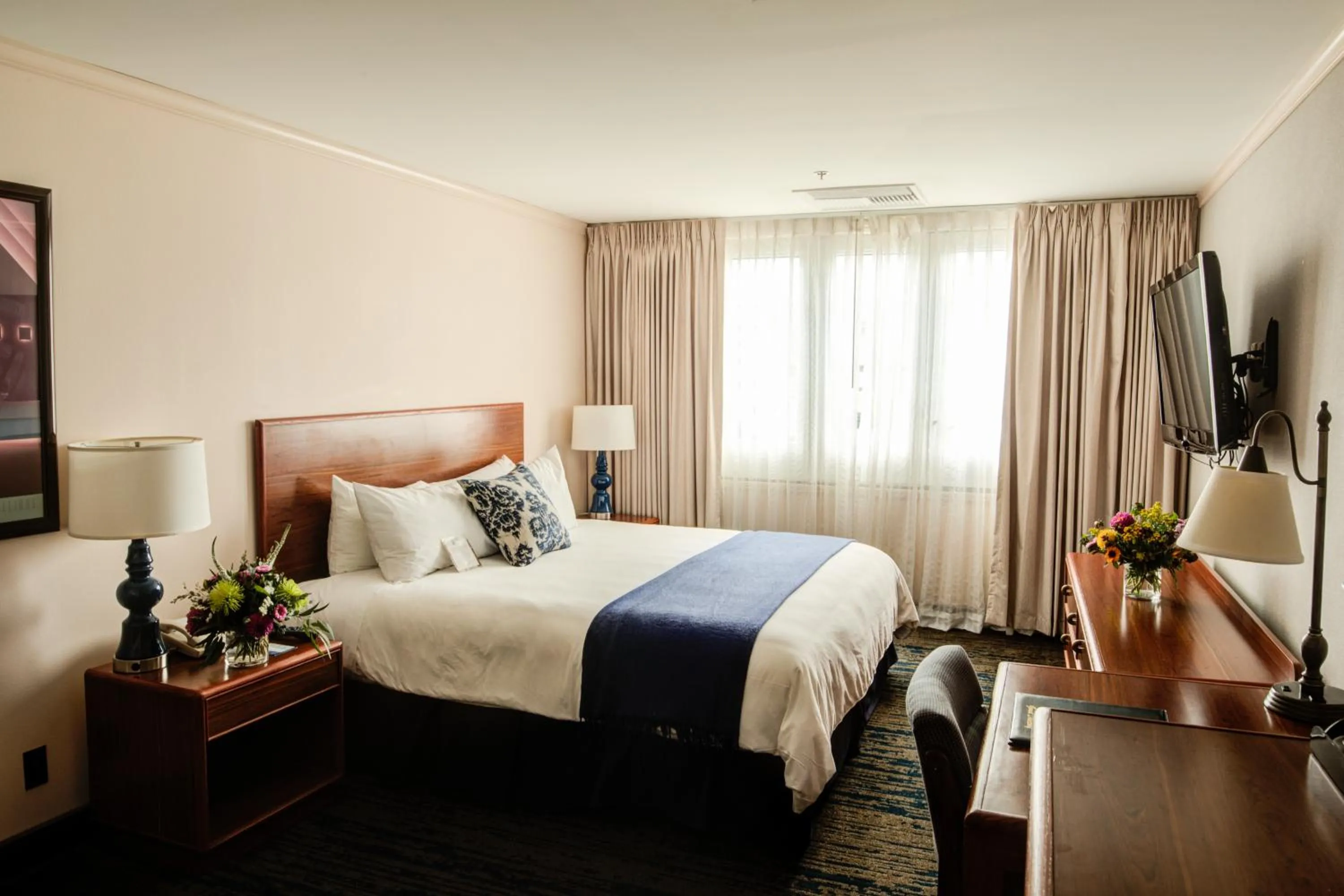 Photo of the whole room, Bed in The Voyager Inn