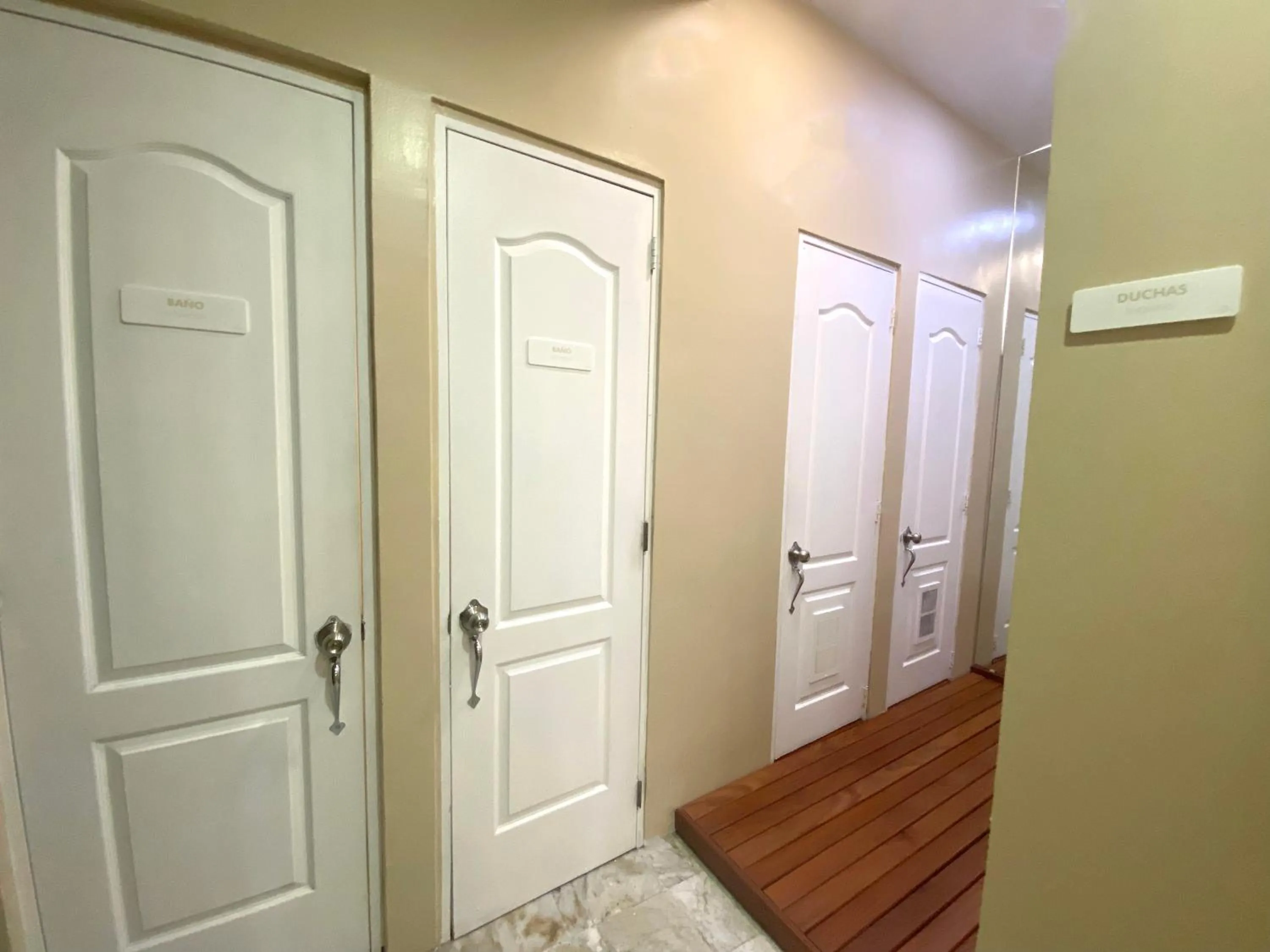 Shower in Magnolia Inn