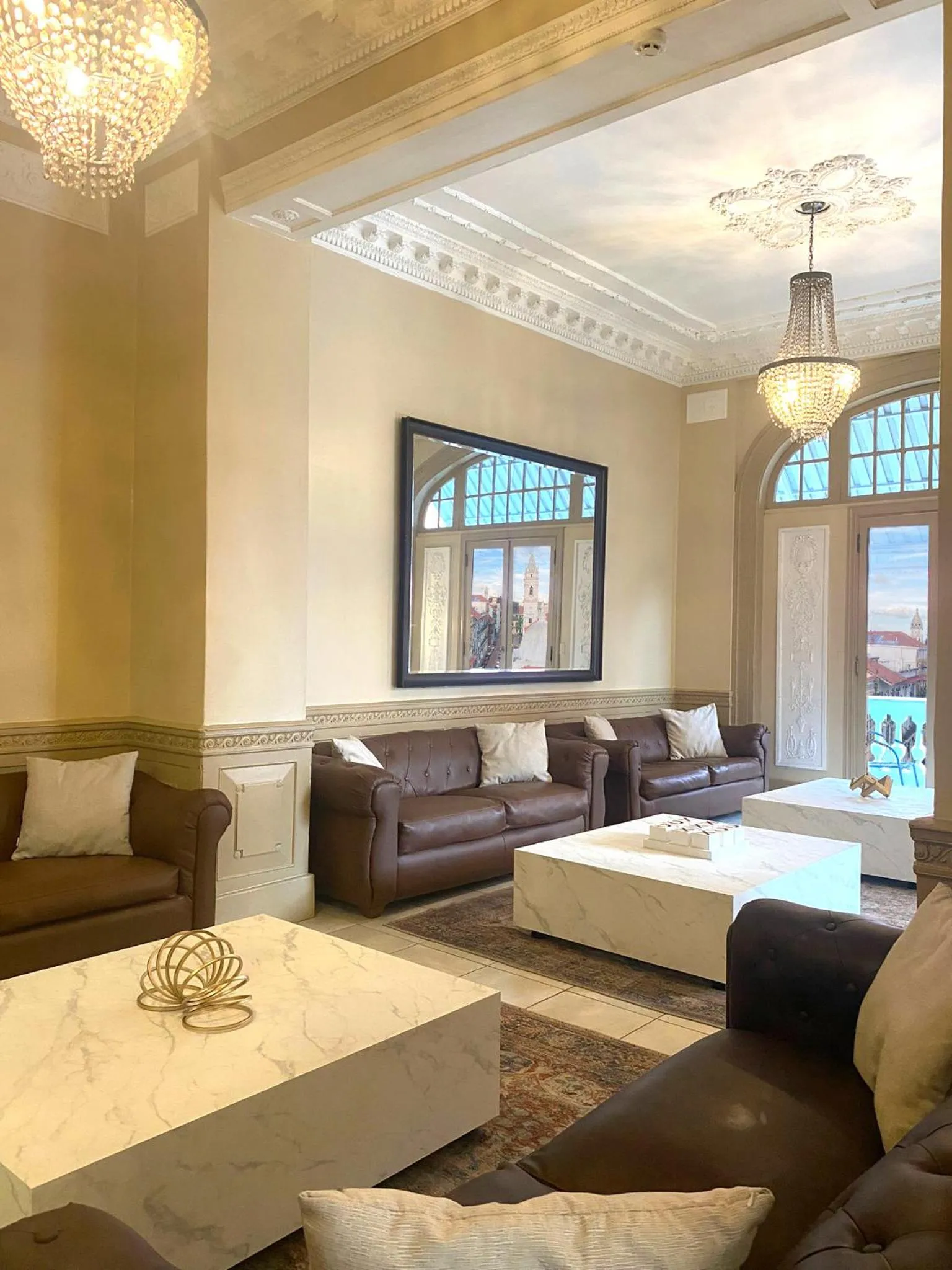 Communal lounge/ TV room in Magnolia Inn