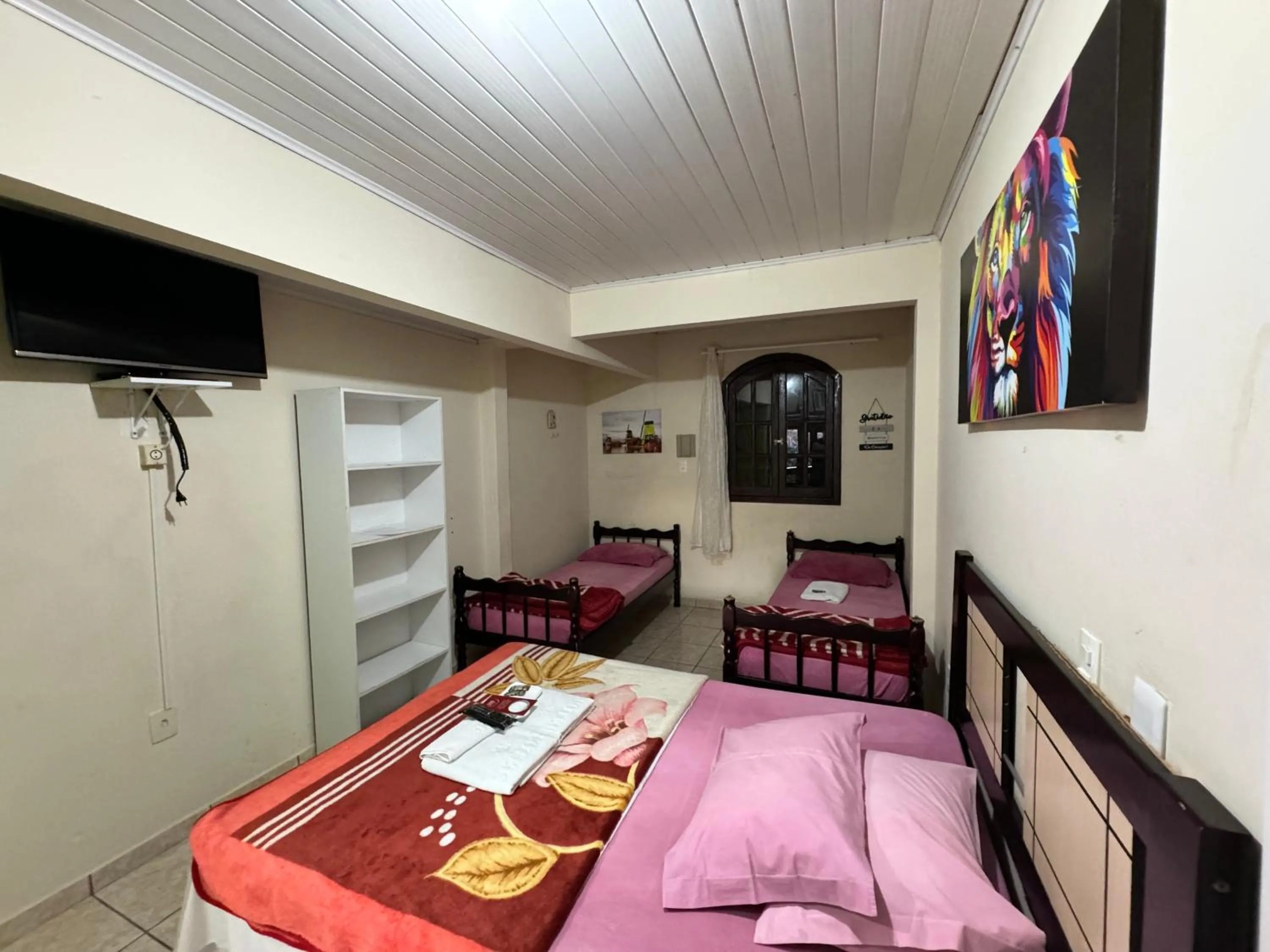 TV and multimedia, Bed in Pousada Vila D' Itália