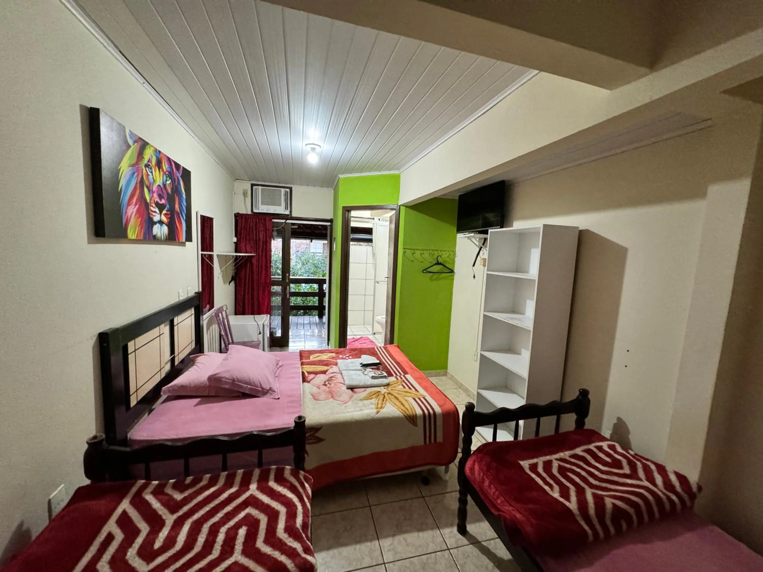 View (from property/room), Bed in Pousada Vila D' Itália