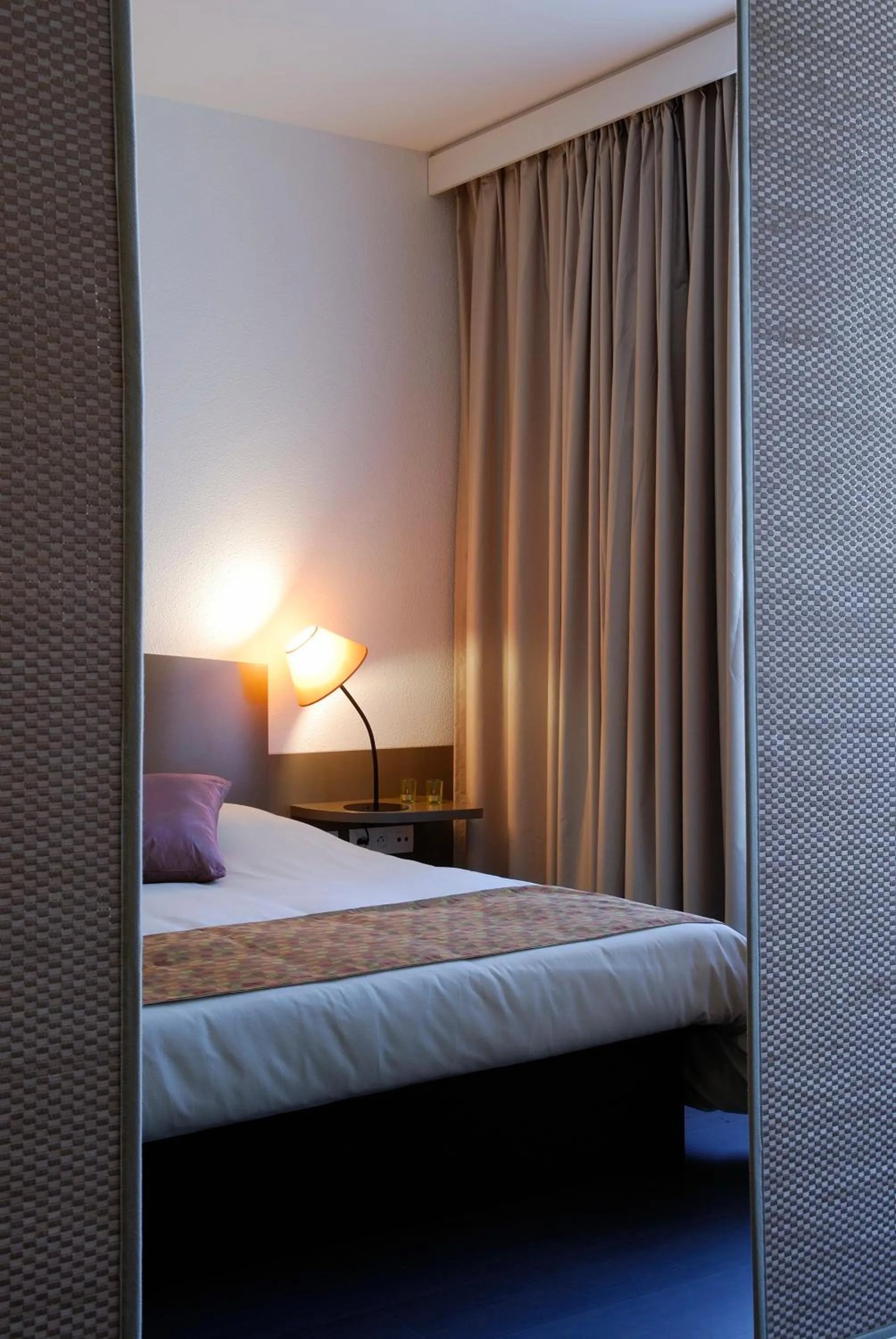 Bedroom, Bed in Aparthotel Adagio Bordeaux Centre Gambetta