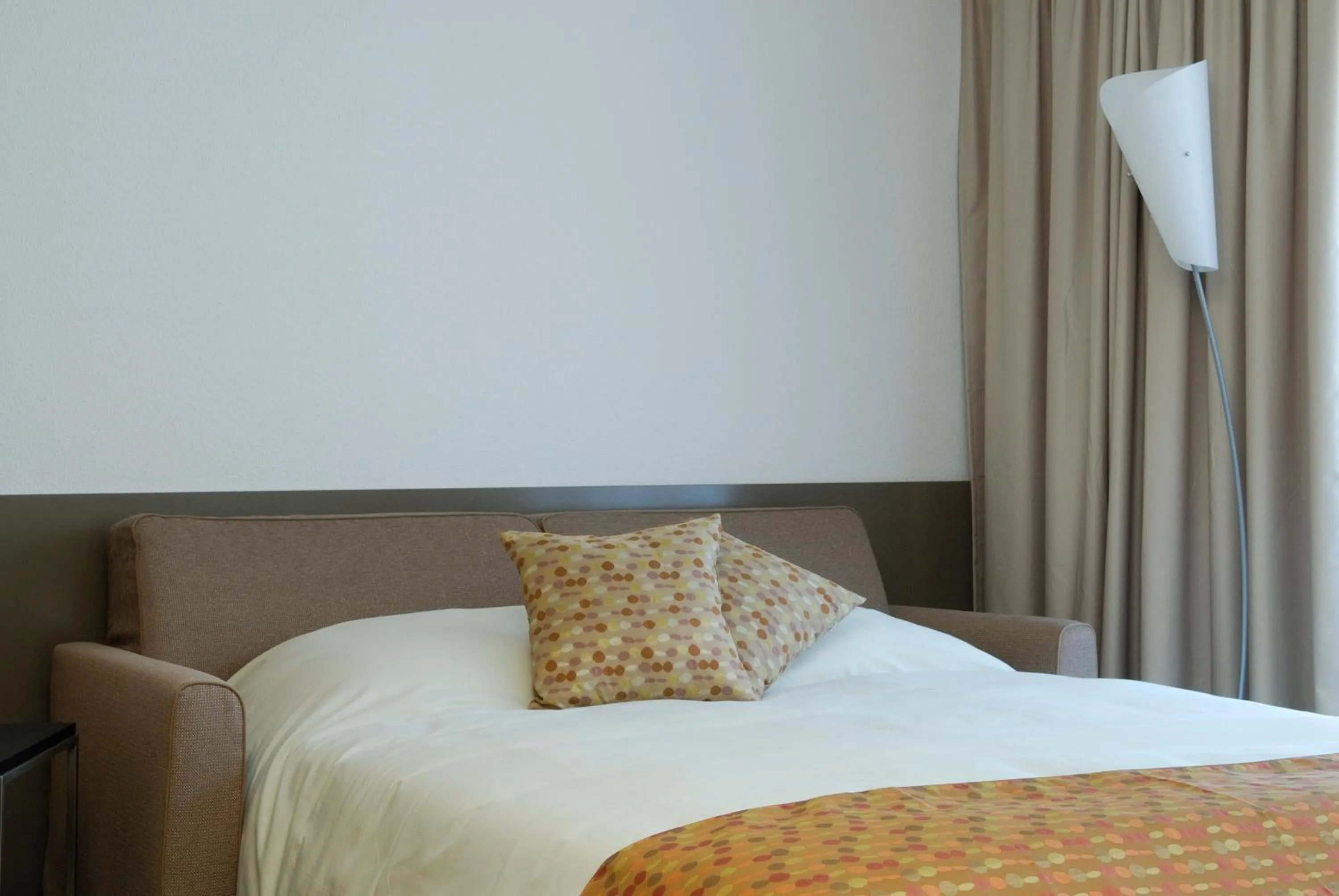 Bedroom, Bed in Aparthotel Adagio Bordeaux Centre Gambetta