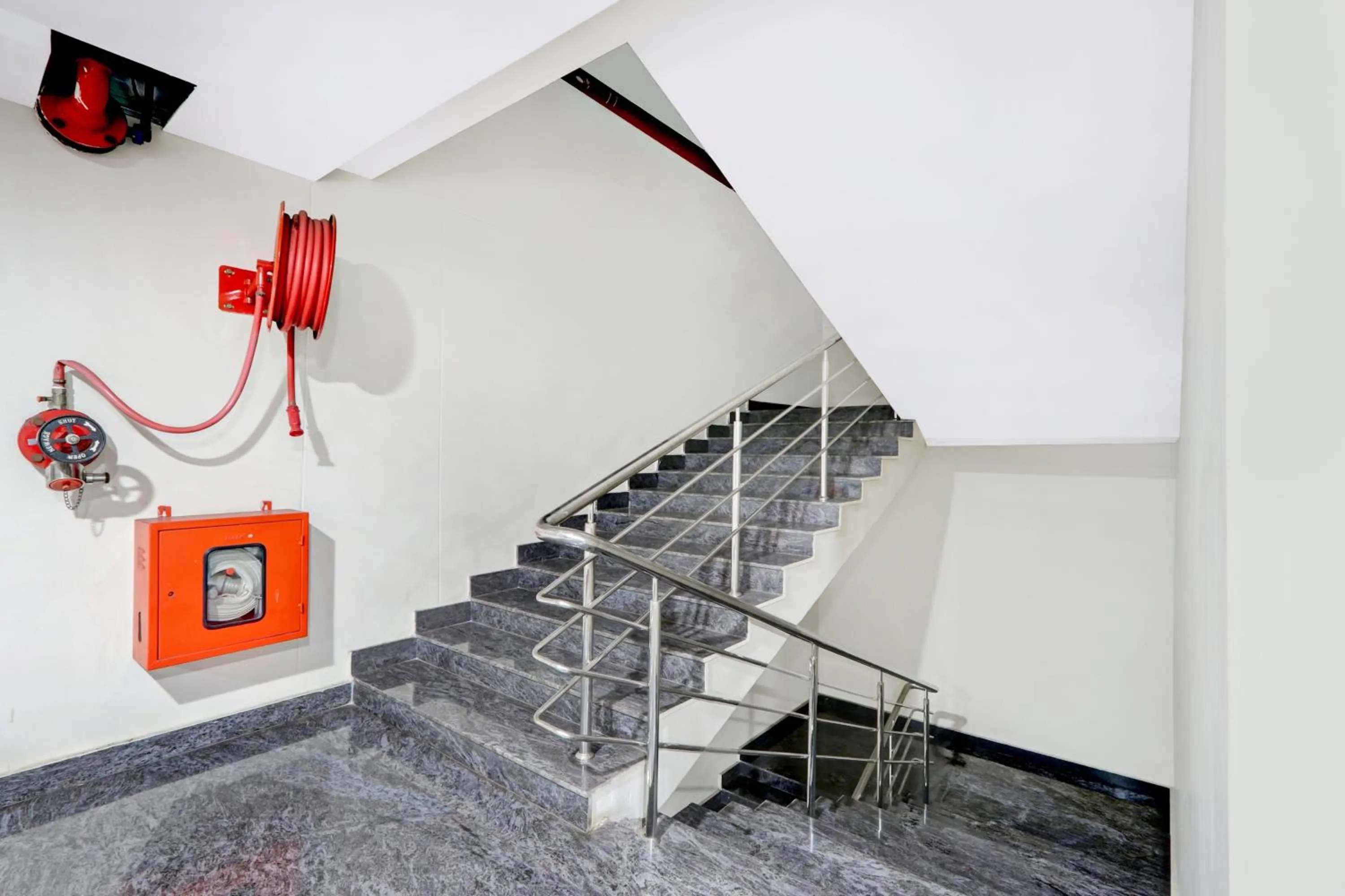 Lobby or reception in Super Townhouse Daba Garden Road