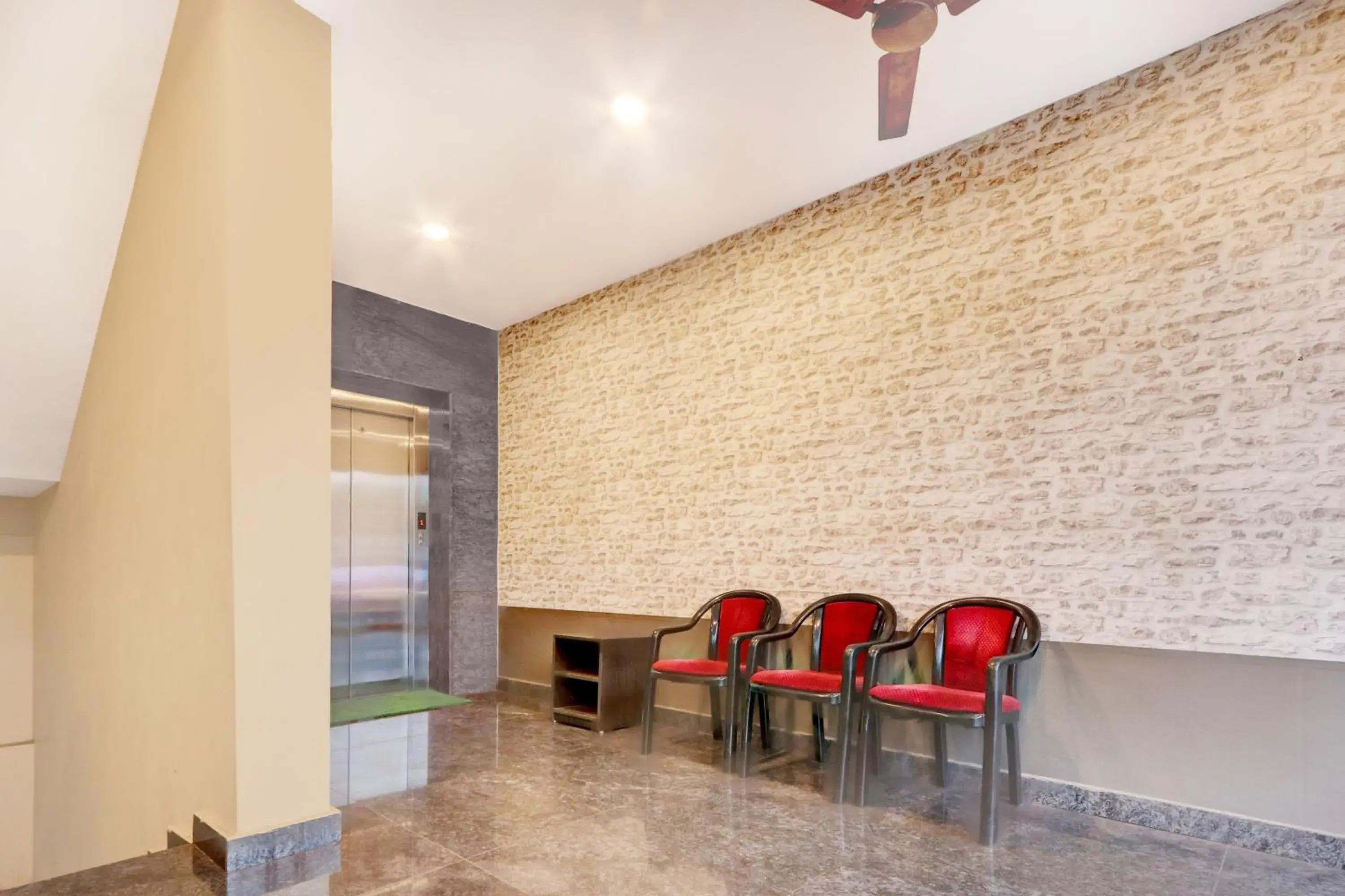 Lobby or reception in Super Townhouse Daba Garden Road Lobby or reception in Super Townhouse Daba Garden Road