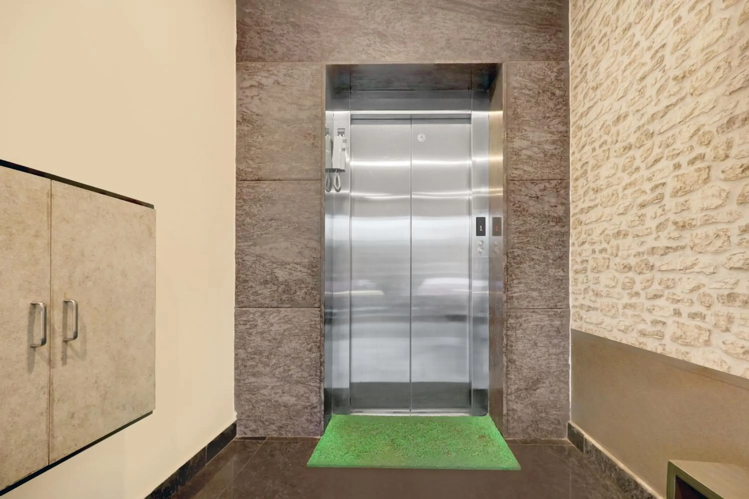 Lobby or reception in Super Townhouse Daba Garden Road Lobby or reception in Super Townhouse Daba Garden Road