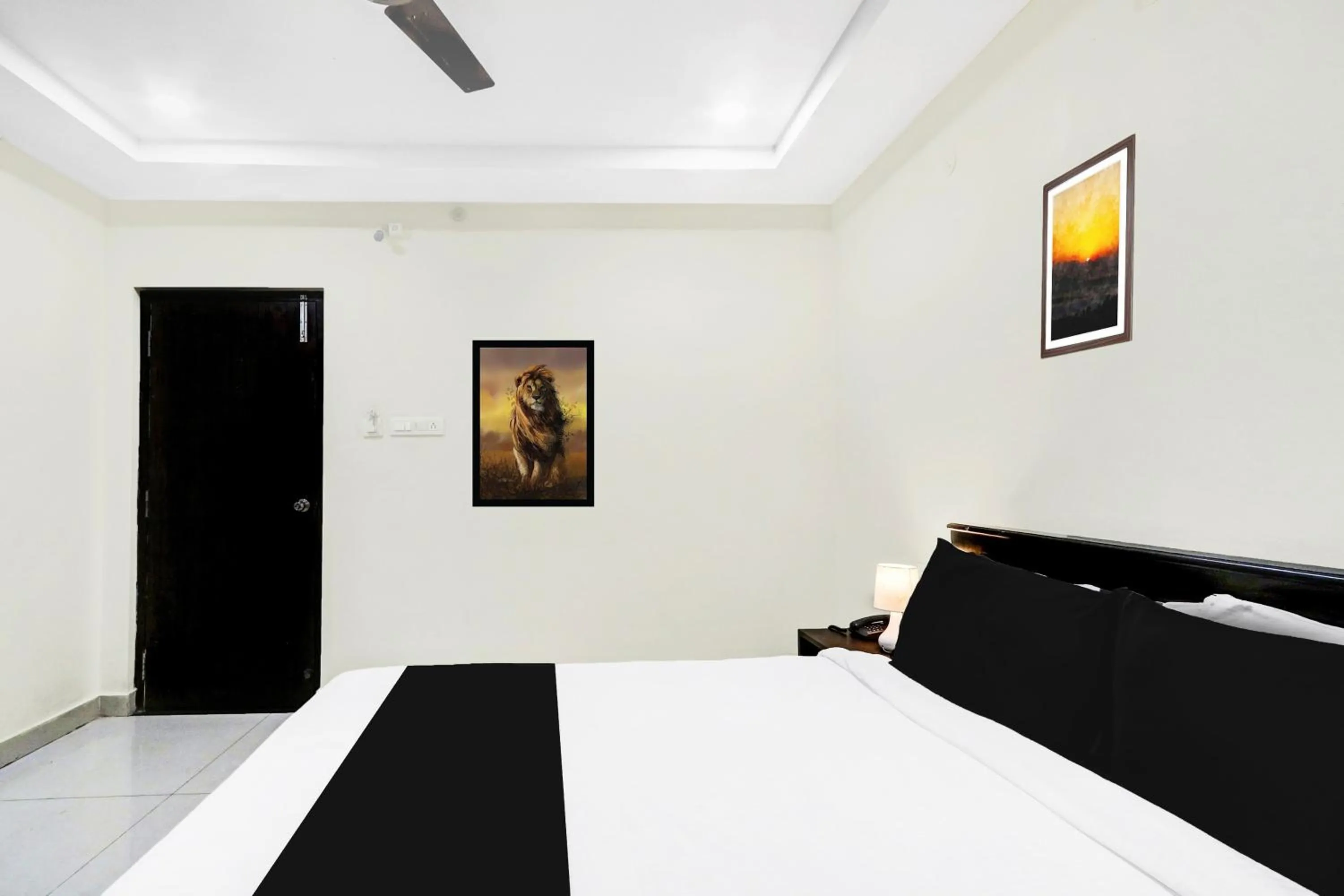 Bedroom, Bed in Super Townhouse Daba Garden Road