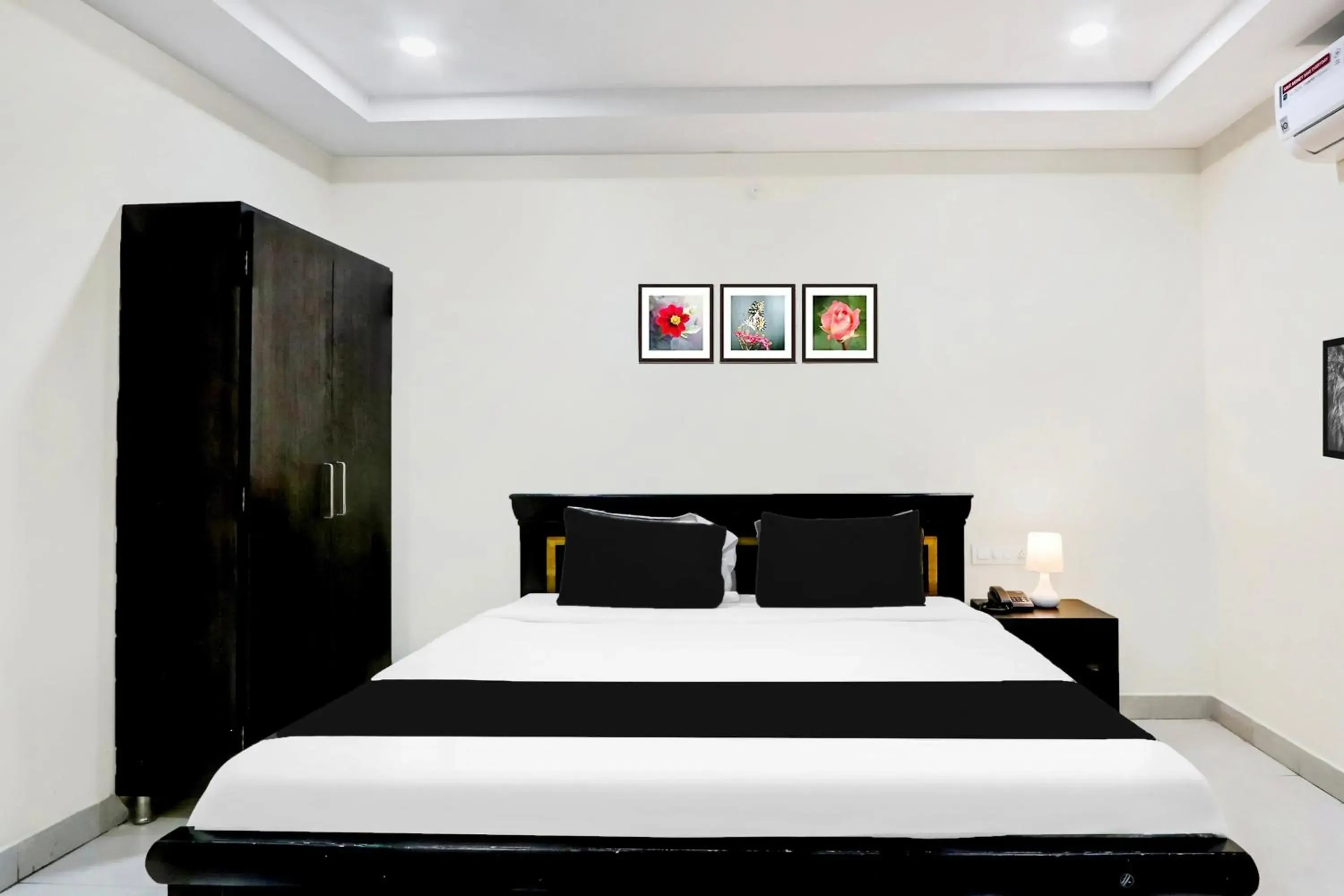 Bedroom, Bed in Super Townhouse Daba Garden Road Bedroom, Bed in Super Townhouse Daba Garden Road