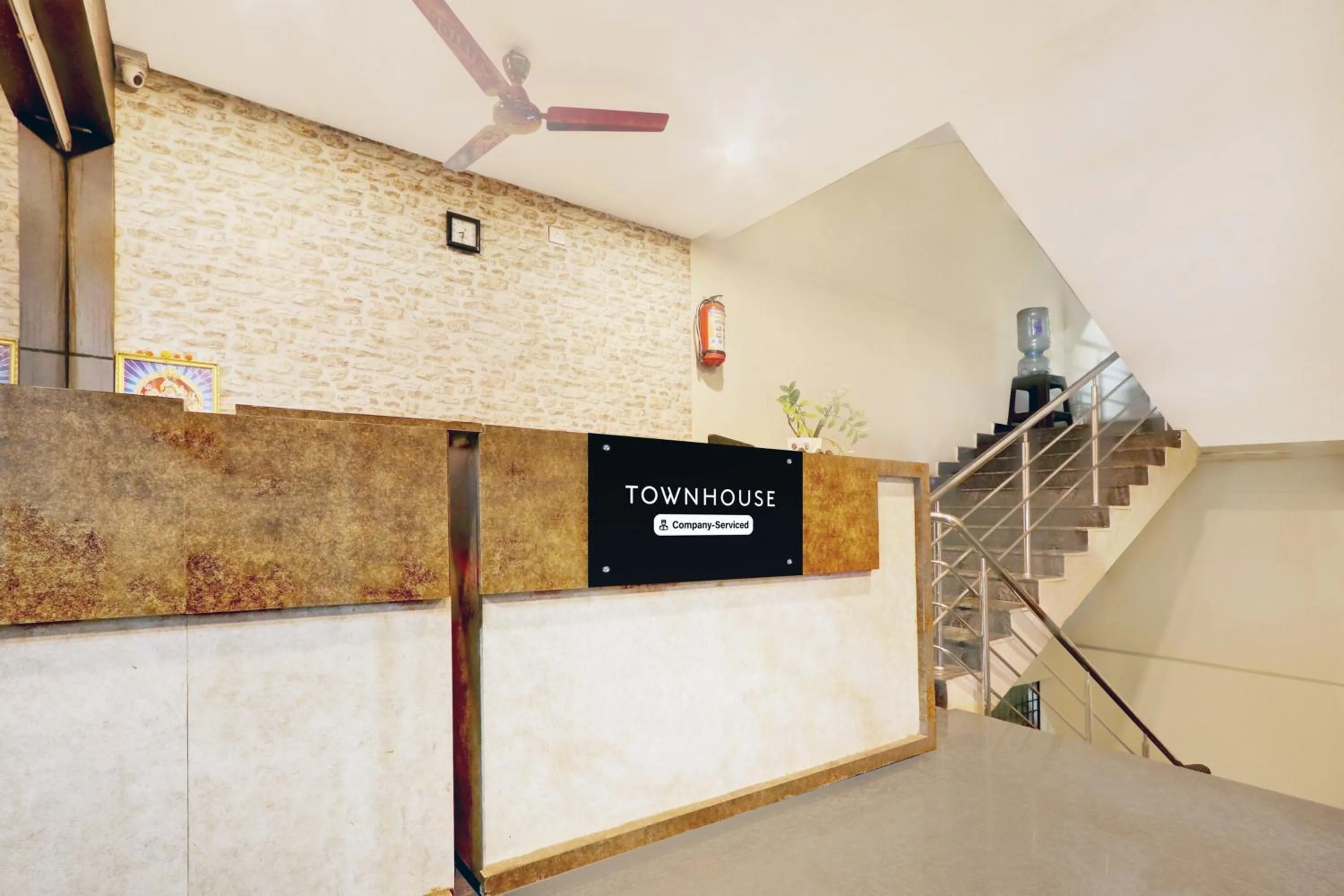 Lobby or reception in Super Townhouse Daba Garden Road