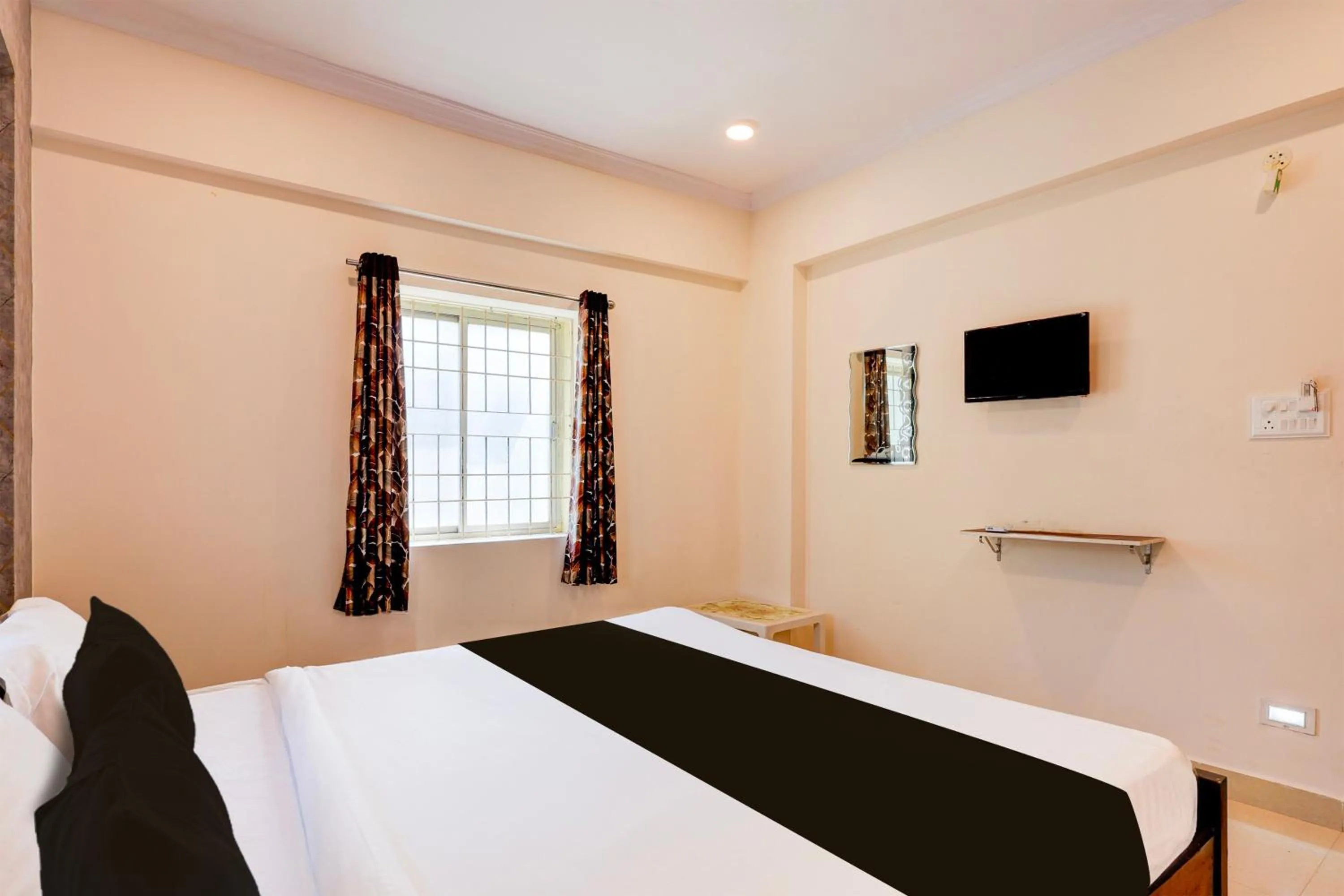 Bedroom, Bed in Hotel O Sai Nivas