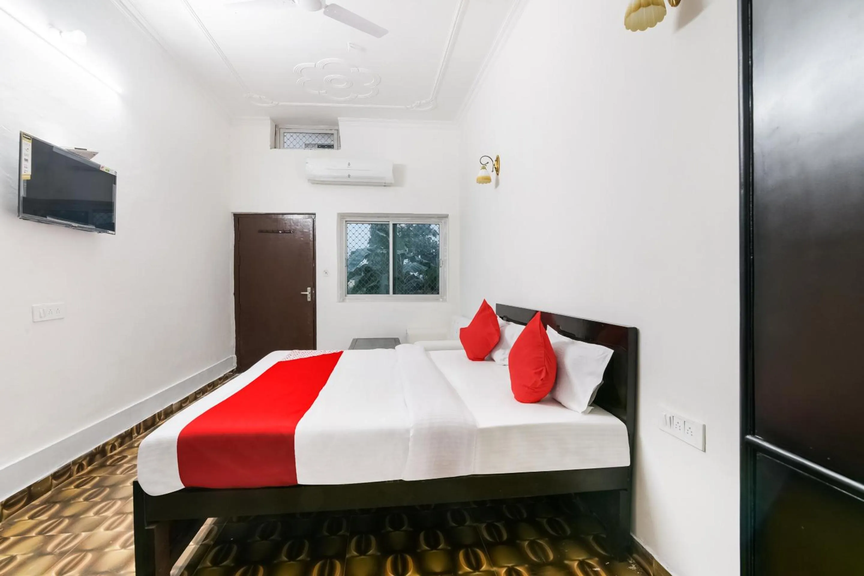 Bedroom, Bed in Hotel O Kavyanjali