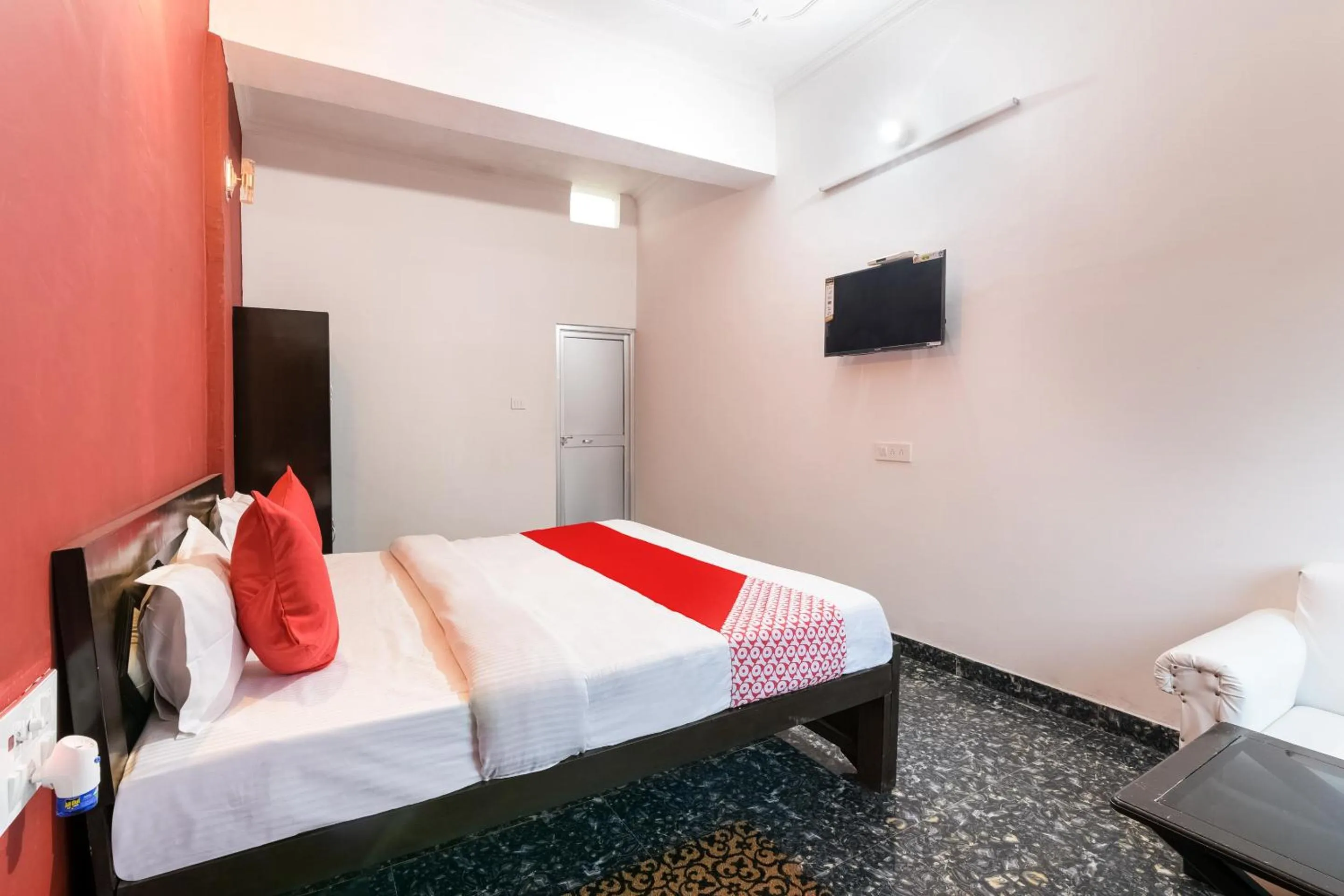 Bedroom, Bed in Hotel O Kavyanjali