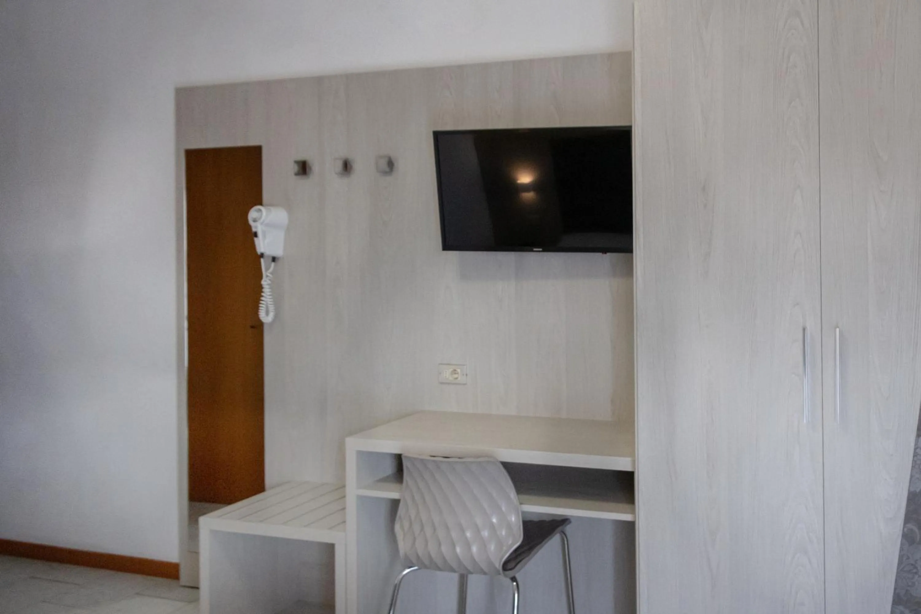 TV and multimedia in Hotel Boston