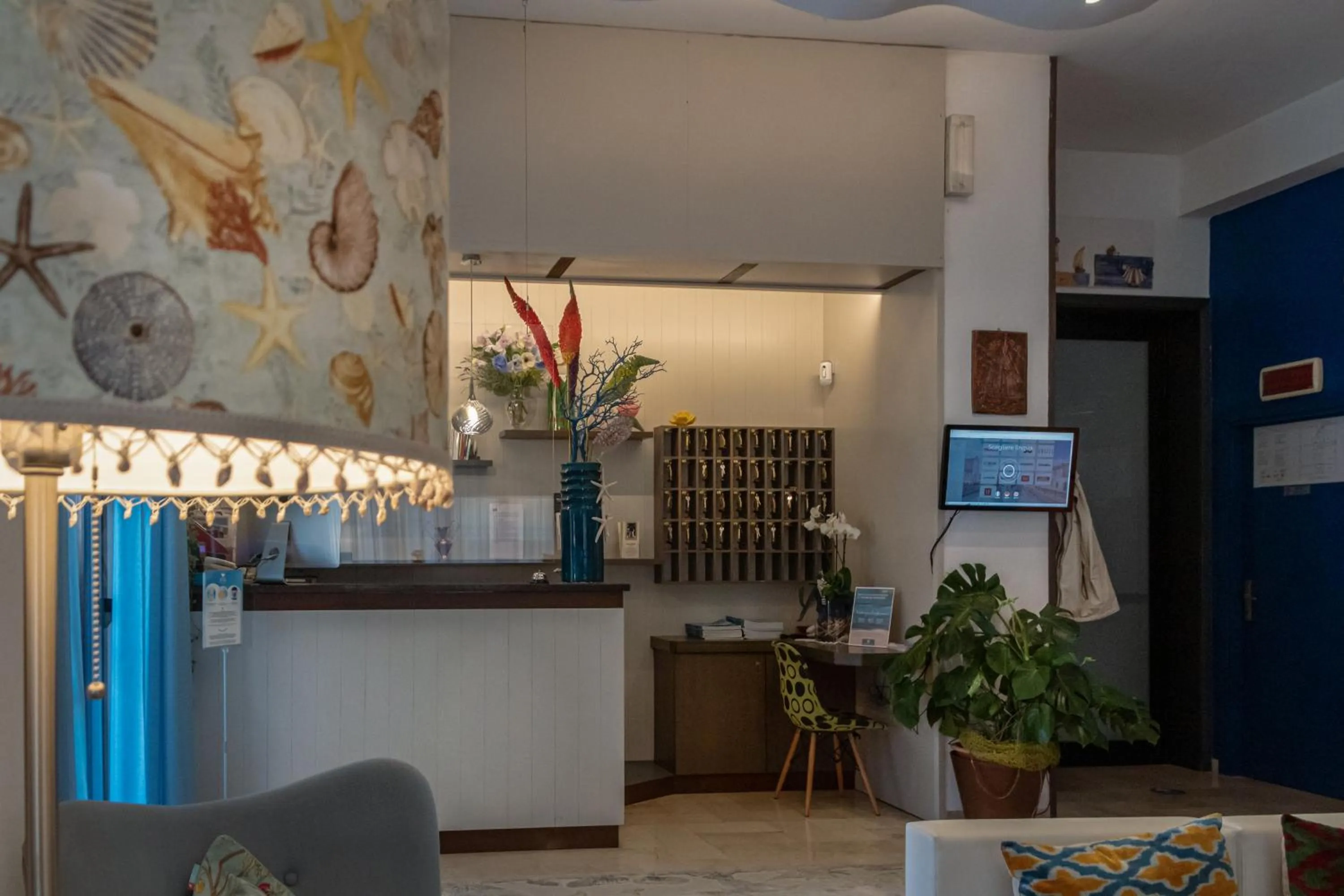 Seating area in Hotel Boston