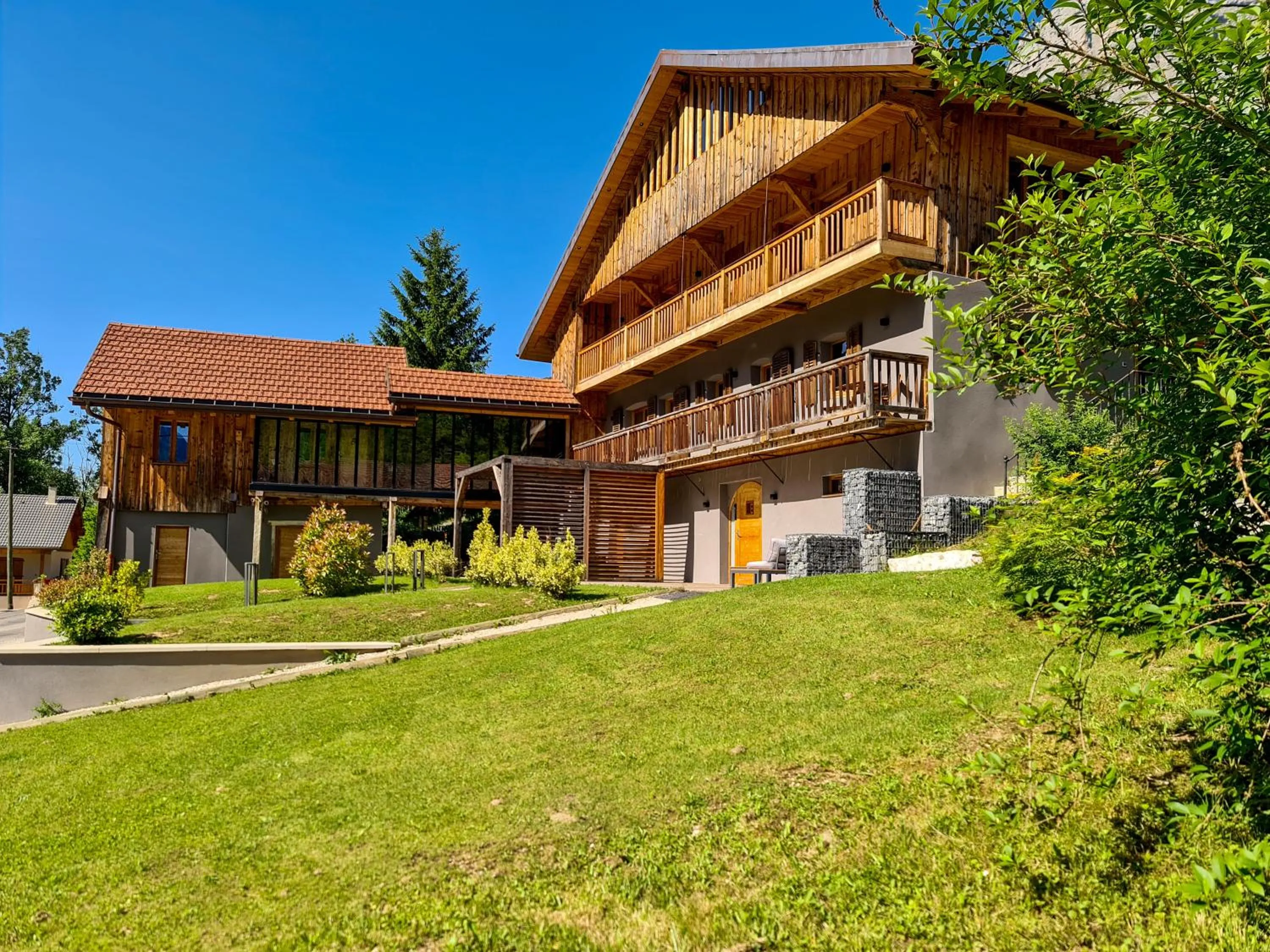 Property building in CHALET 1703 - Refuge Alpin avec Spa & Sauna - l'esprit maison au Coeur des Alpes - Adults Only