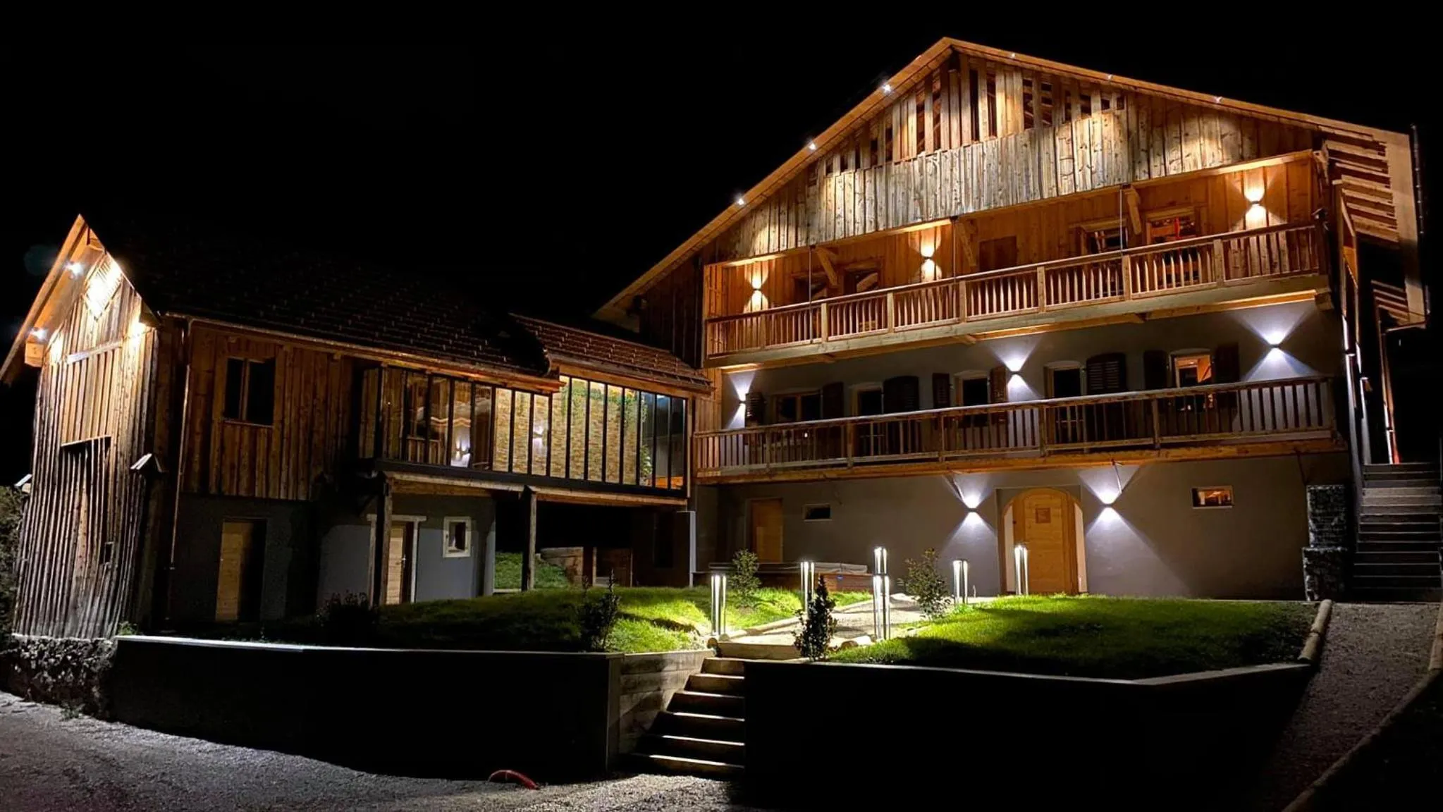 Property building in CHALET 1703 - Refuge Alpin avec Spa & Sauna - l'esprit maison au Coeur des Alpes - Adults Only