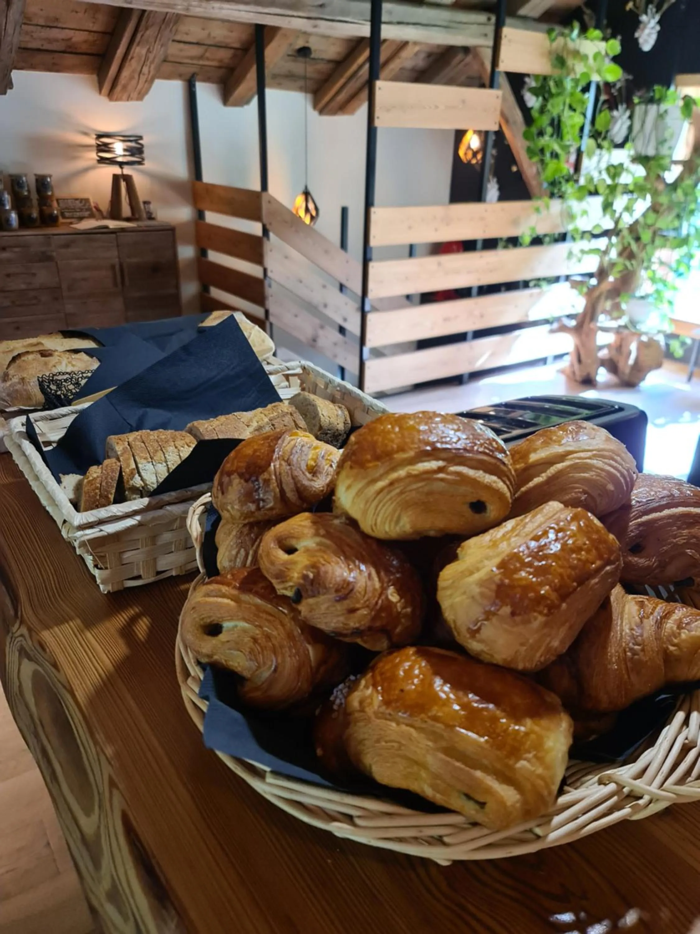 Food and drinks in CHALET 1703 - Refuge Alpin avec Spa & Sauna - l'esprit maison au Coeur des Alpes - Adults Only