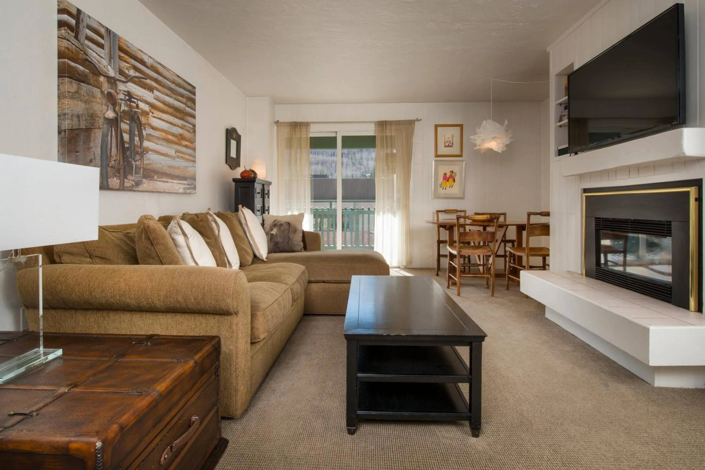 Living room in Evergreen Lodge at Vail