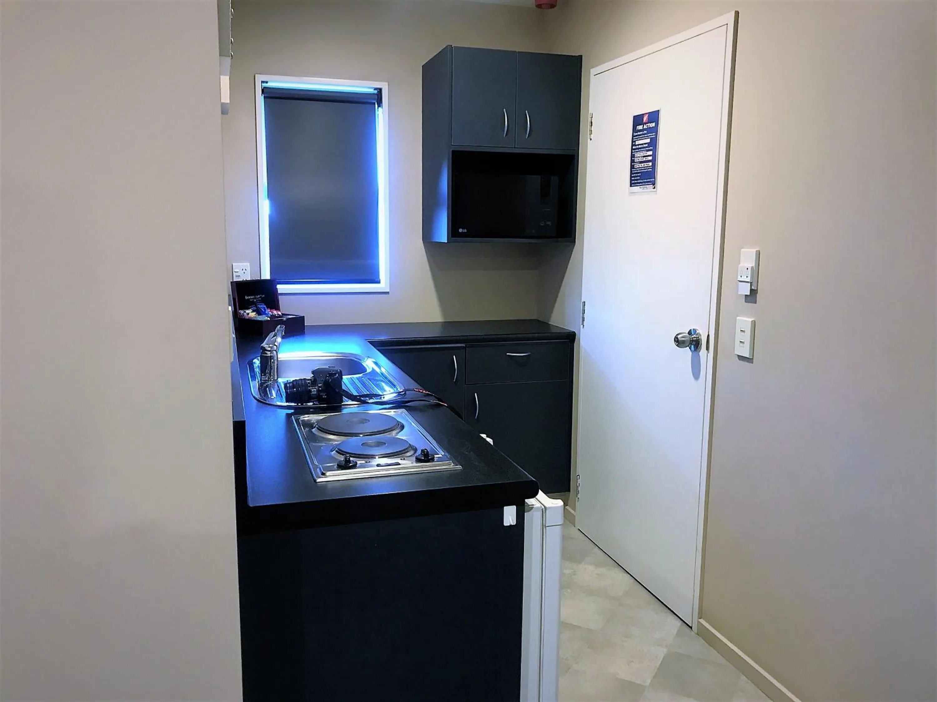 kitchen in Phoenix Motels