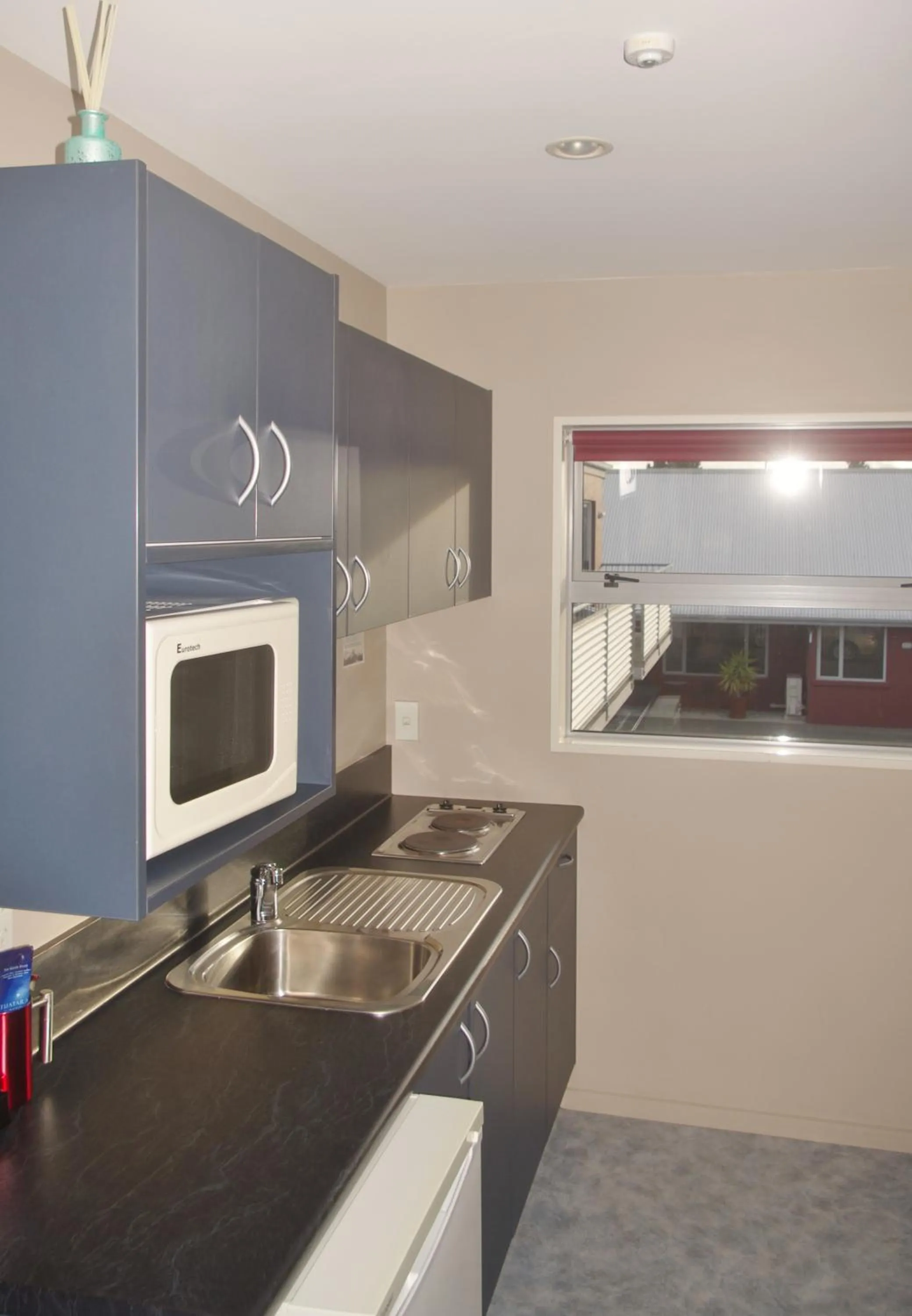 Kitchen or kitchenette in Phoenix Motels