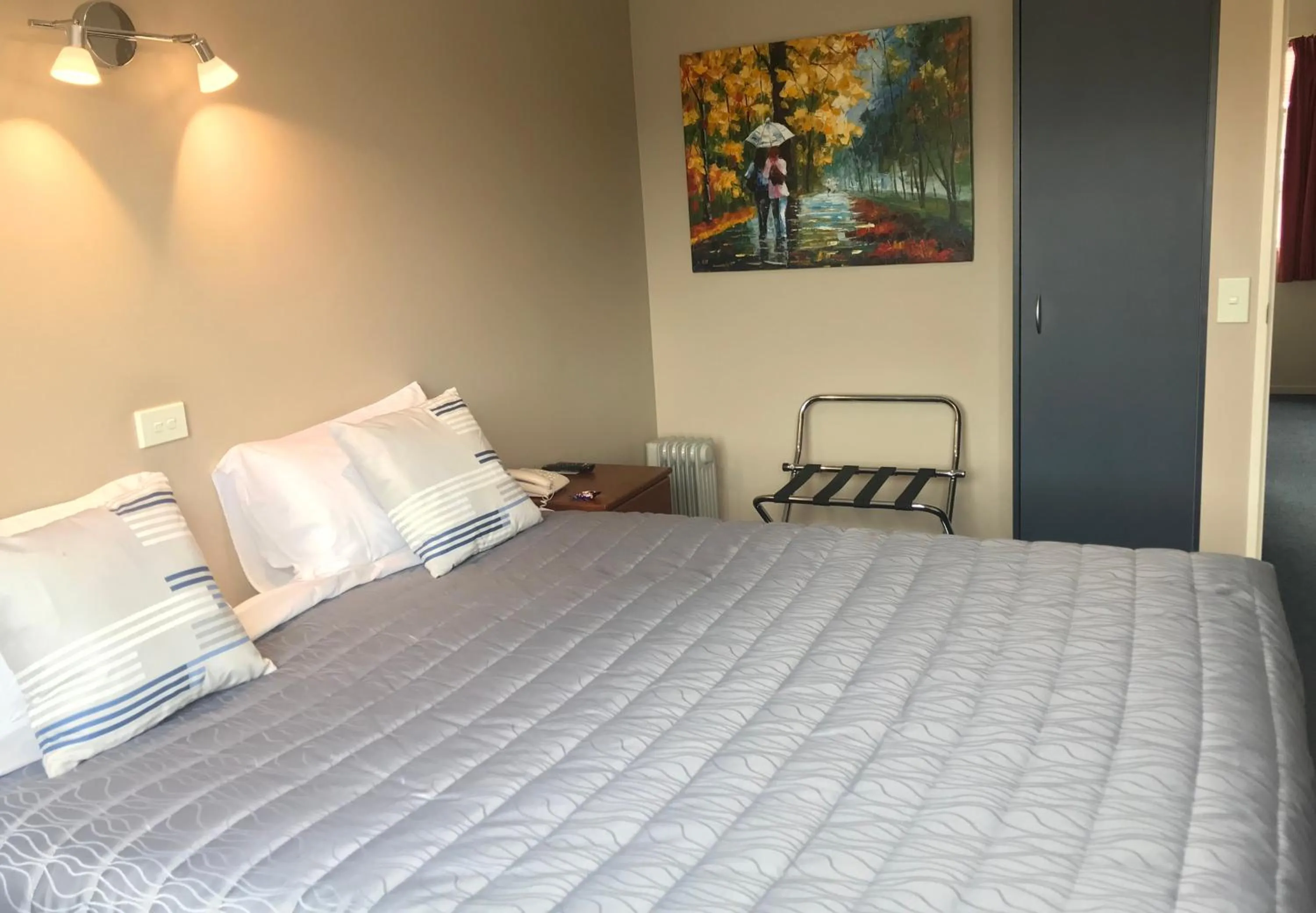 Bedroom, Bed in Phoenix Motels