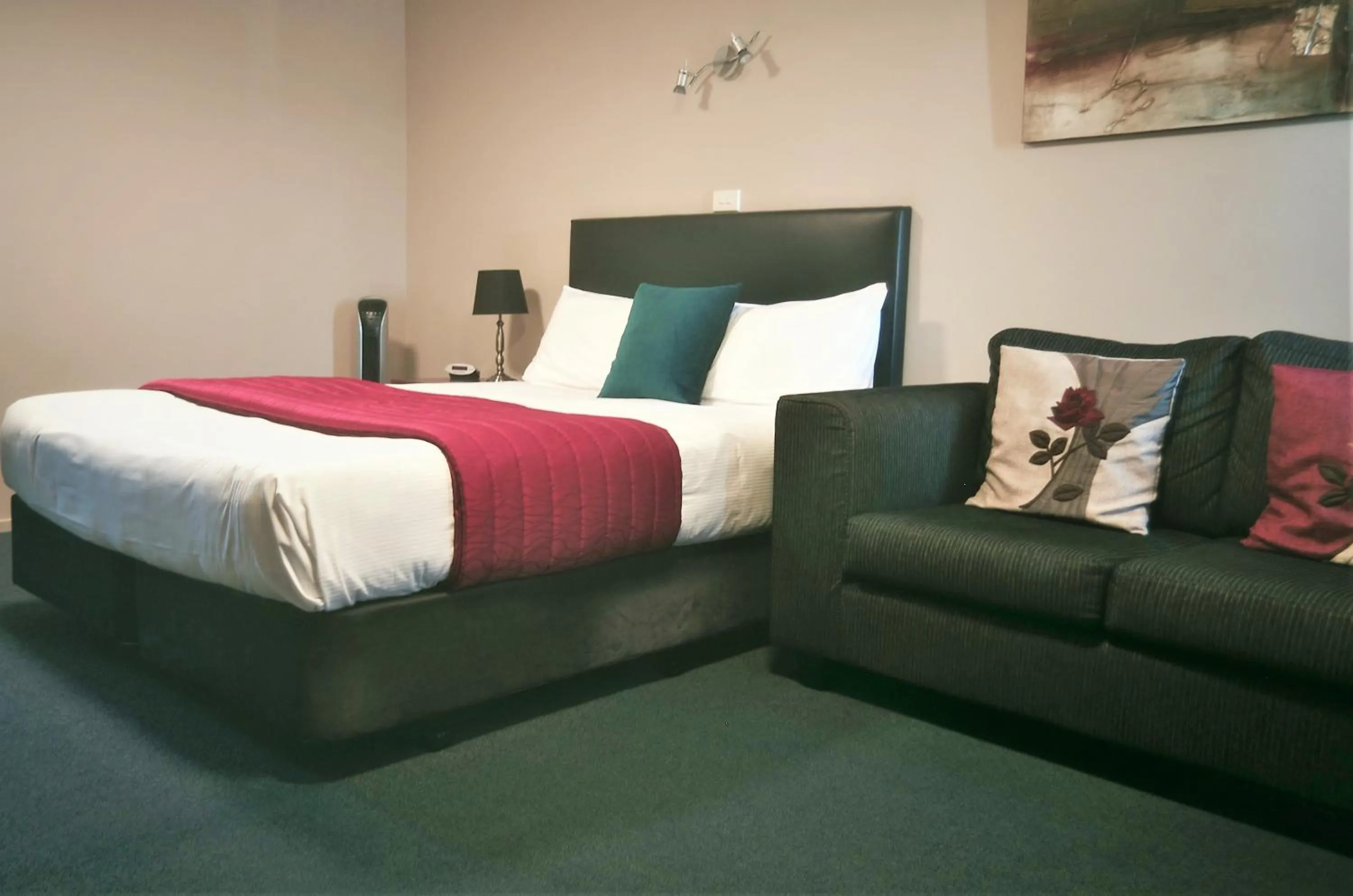 Bedroom, Bed in Phoenix Motels