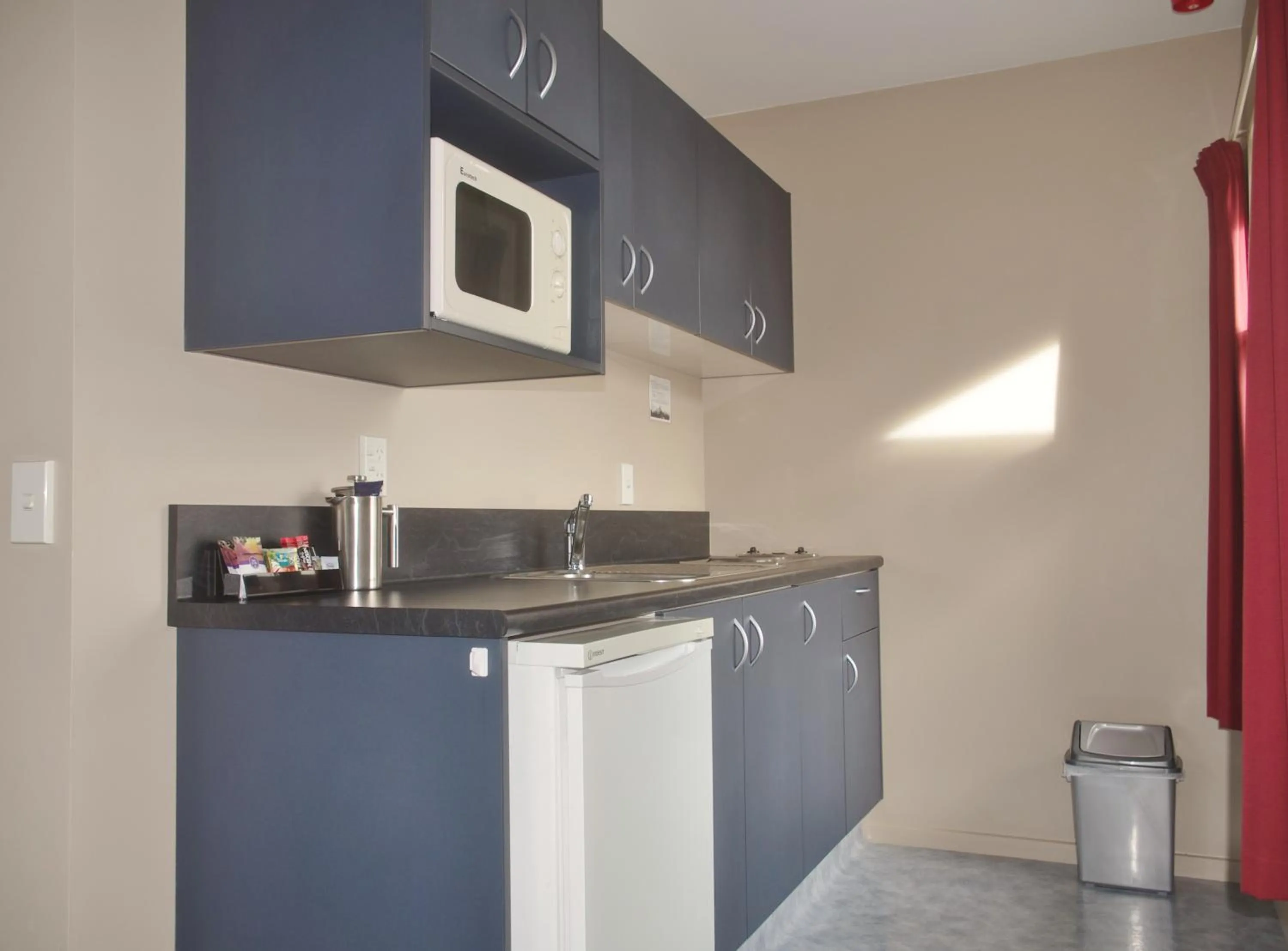 Kitchen or kitchenette in Phoenix Motels