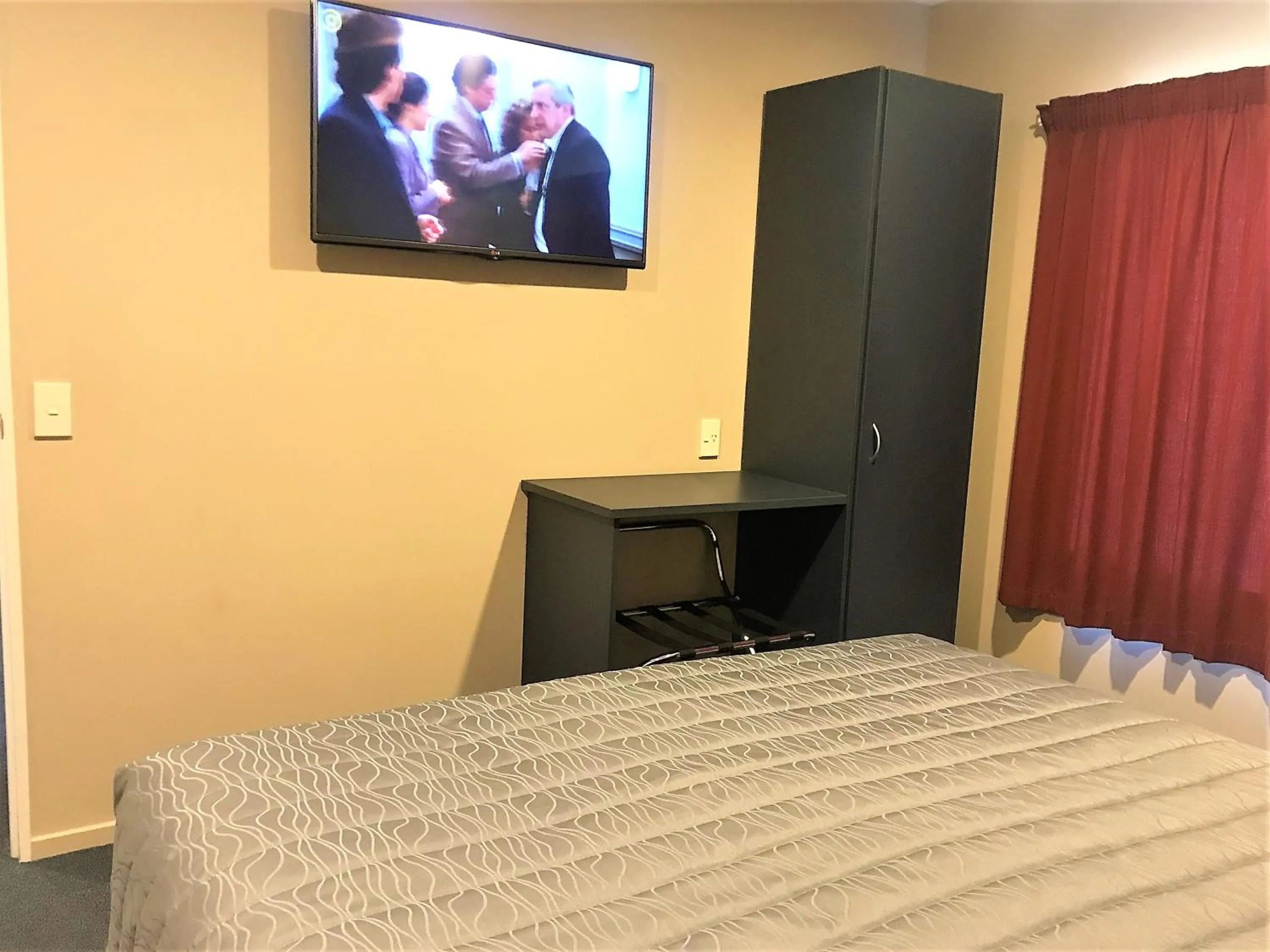 TV and multimedia, Bed in Phoenix Motels