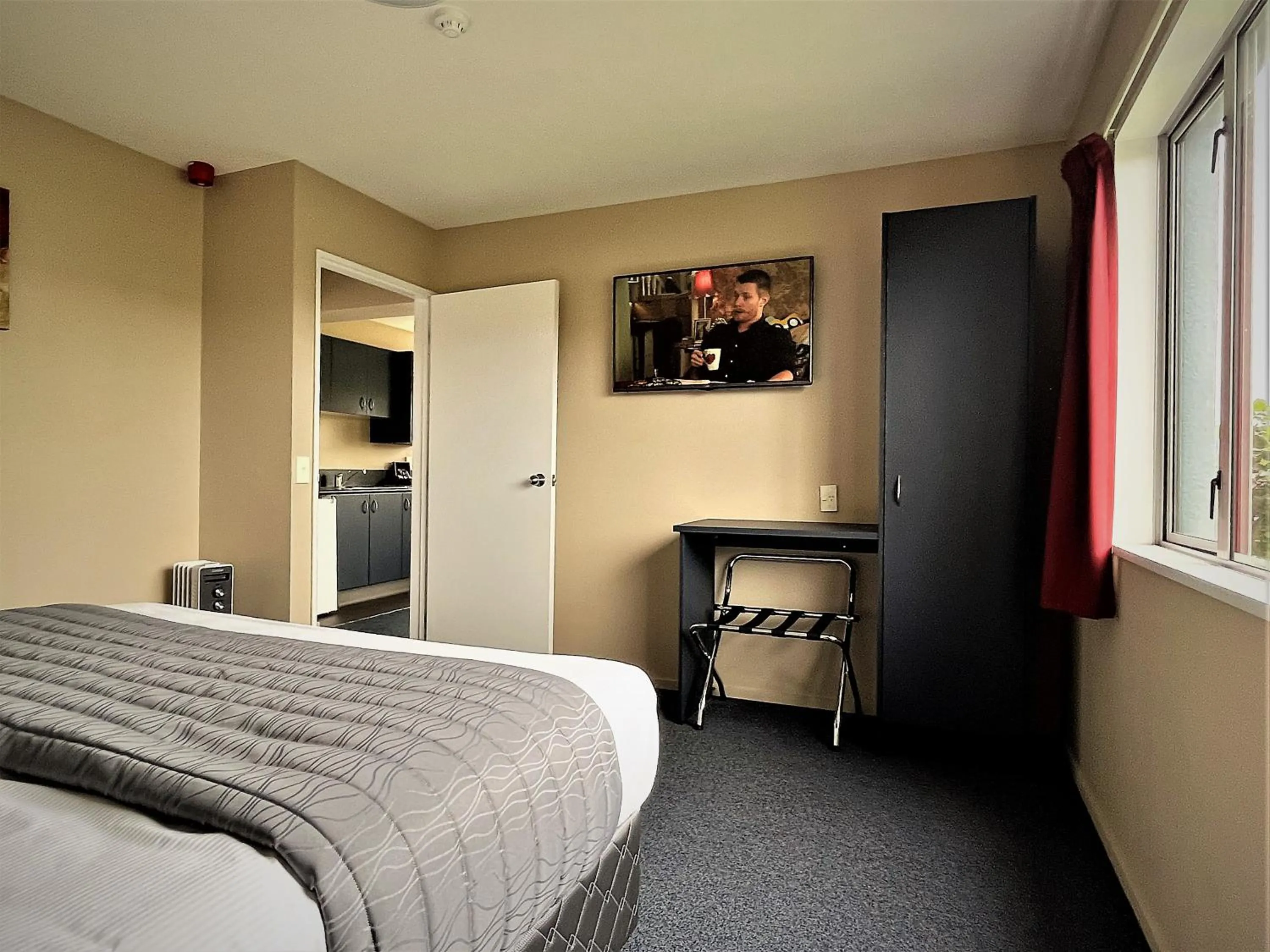 Bedroom, Bed in Phoenix Motels