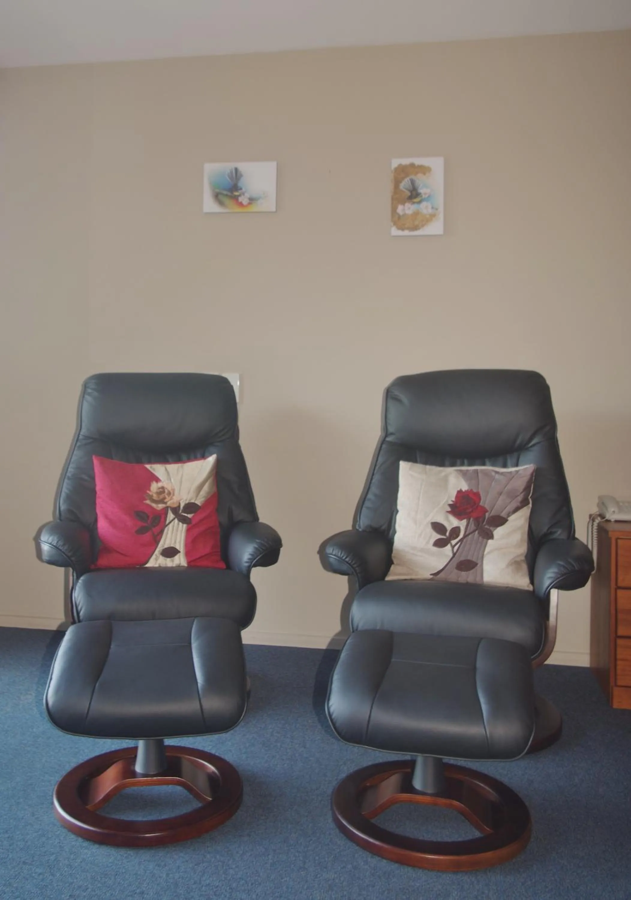 Seating area in Phoenix Motels