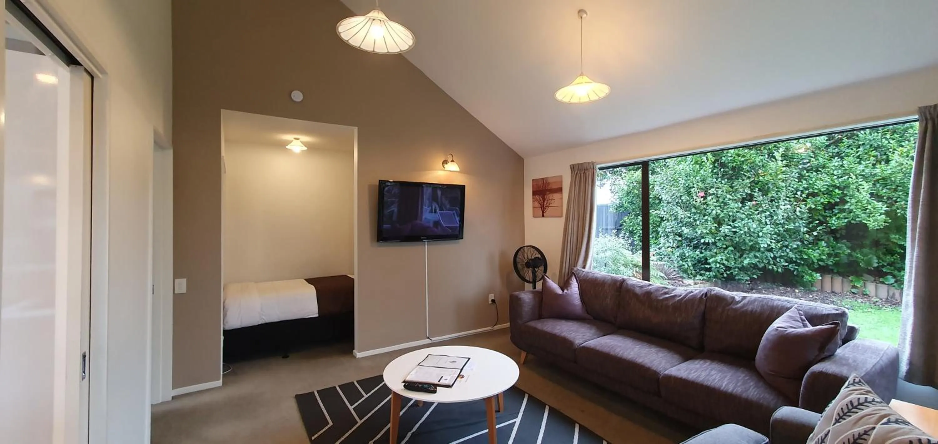 TV and multimedia in Airways Motel