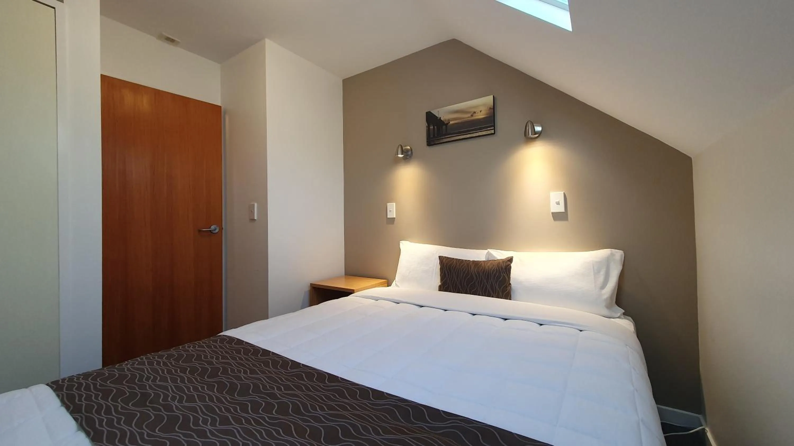 Bed in Airways Motel