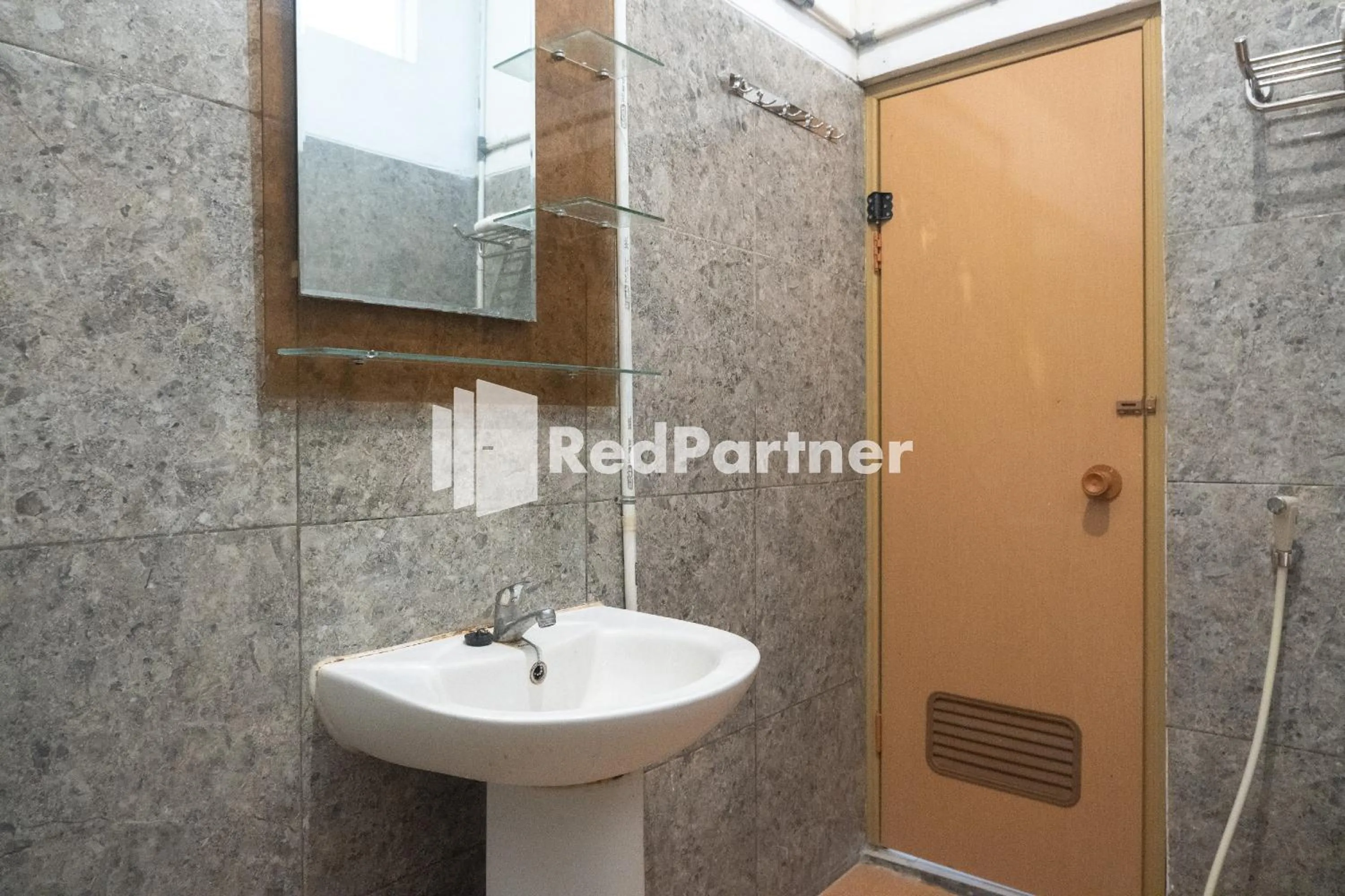 Bathroom in Homestay C9 Exclusive Kaliurang Yogyakarta Mitra RedDoorz