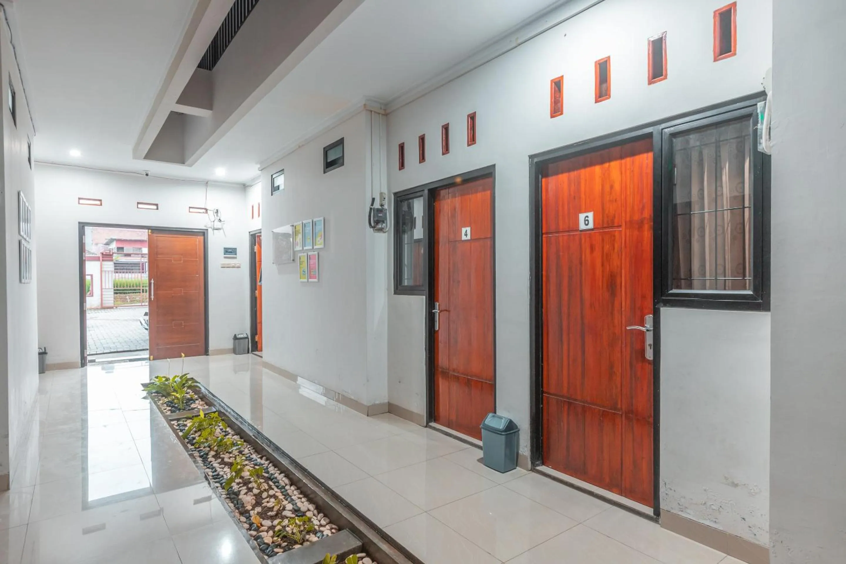 Lobby or reception in OYO Life 2335 Kos 89