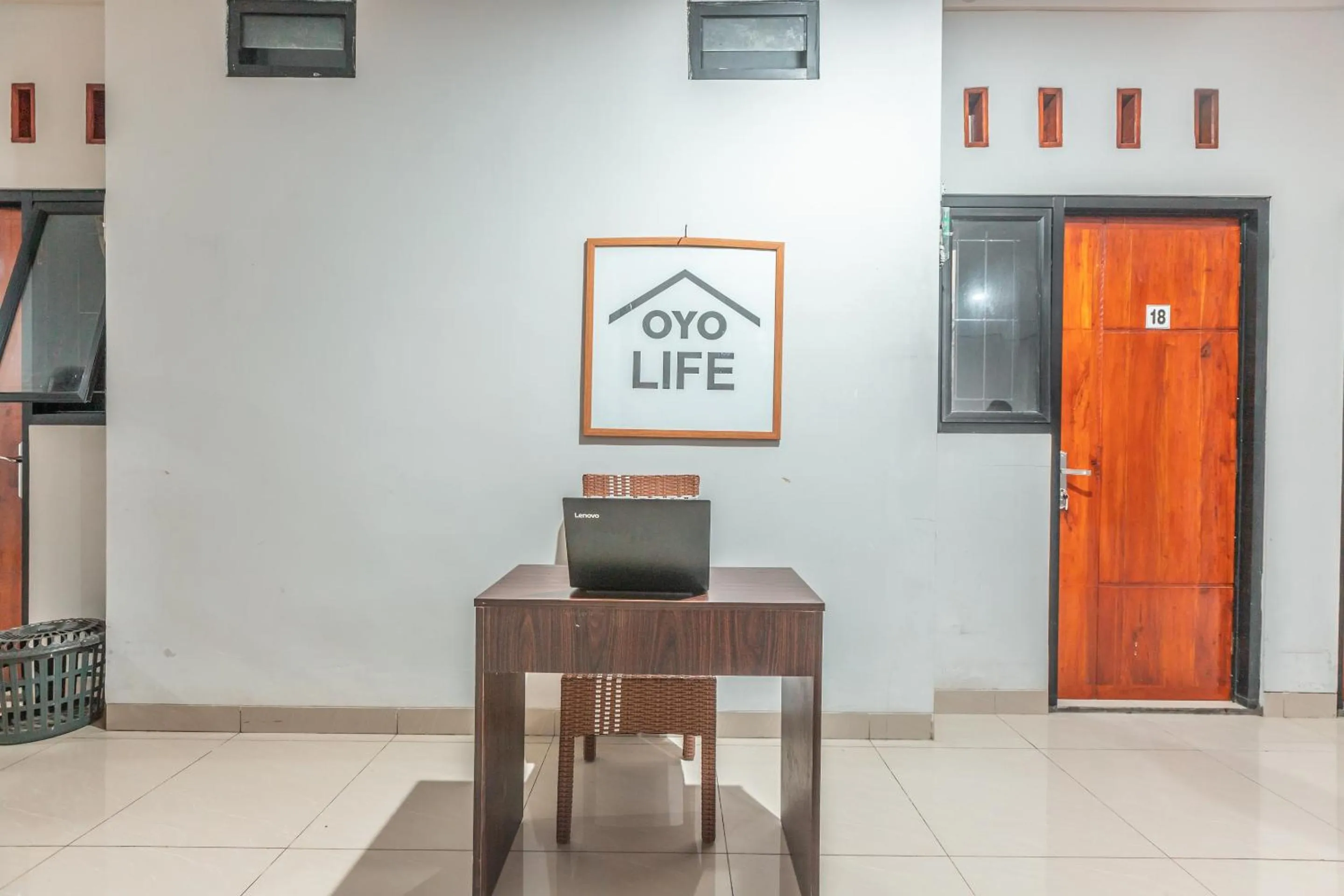 Lobby or reception in OYO Life 2335 Kos 89