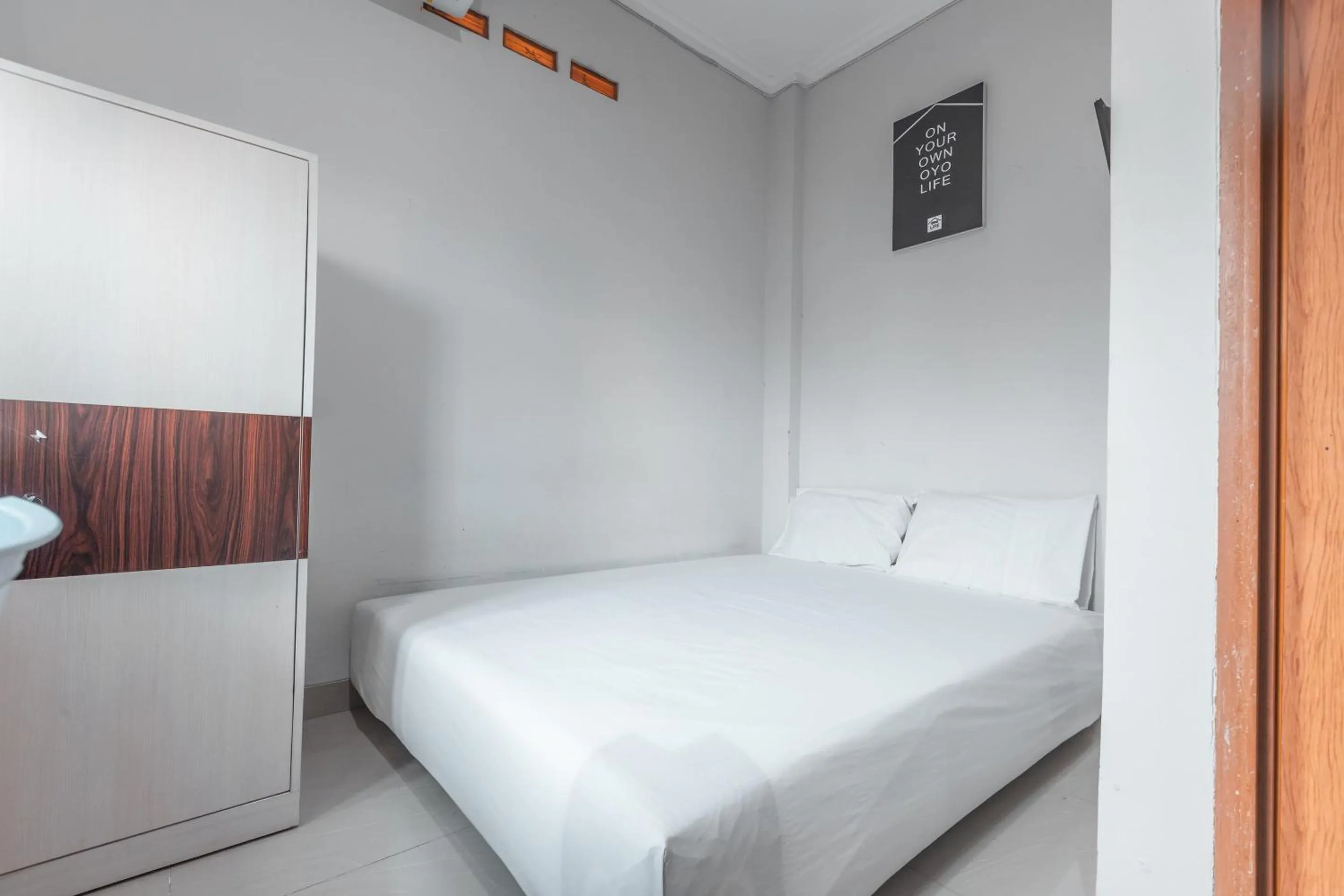 Bedroom, Bed in OYO Life 2335 Kos 89