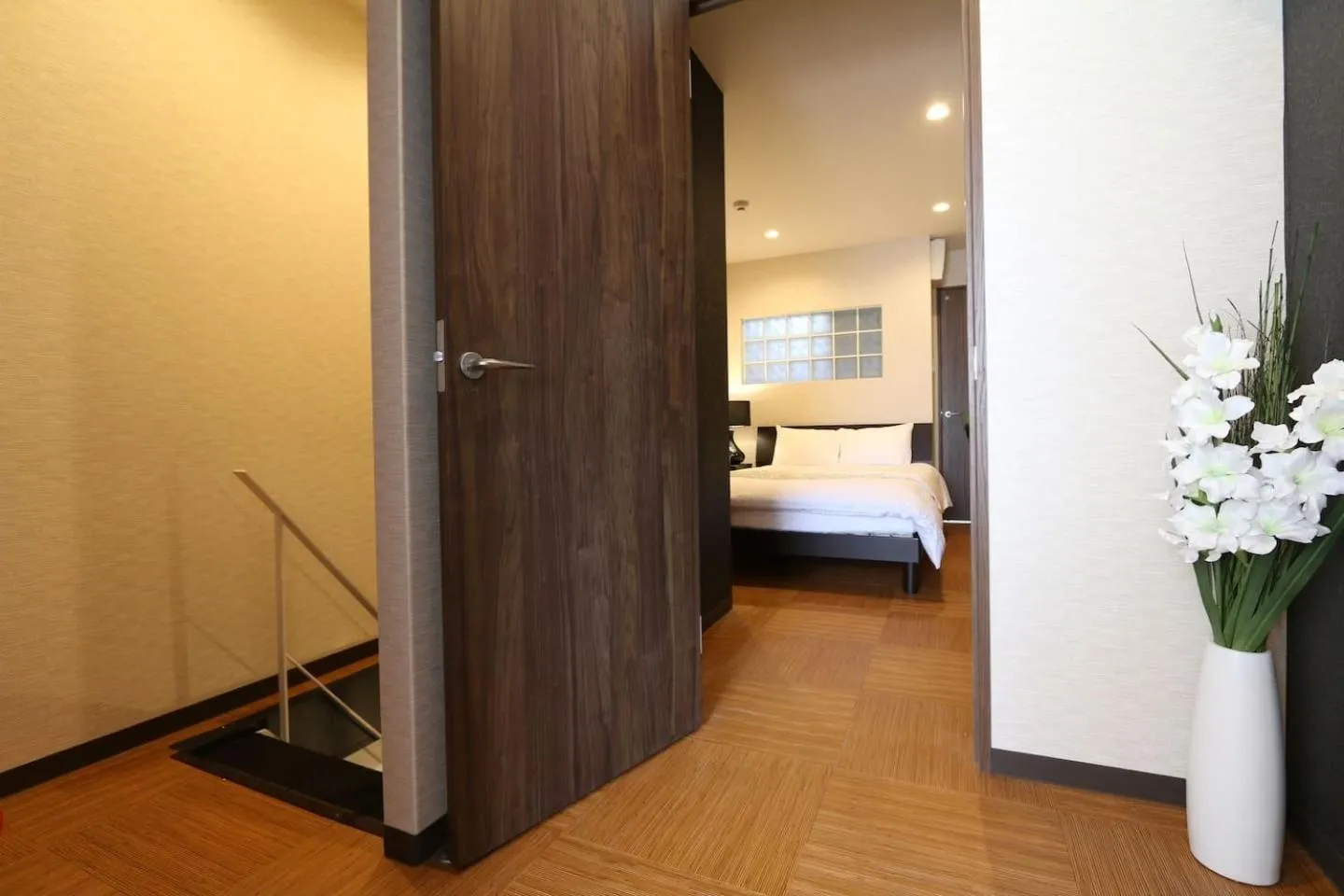 Bed in EK1 Elizabeth Garden Kuromon