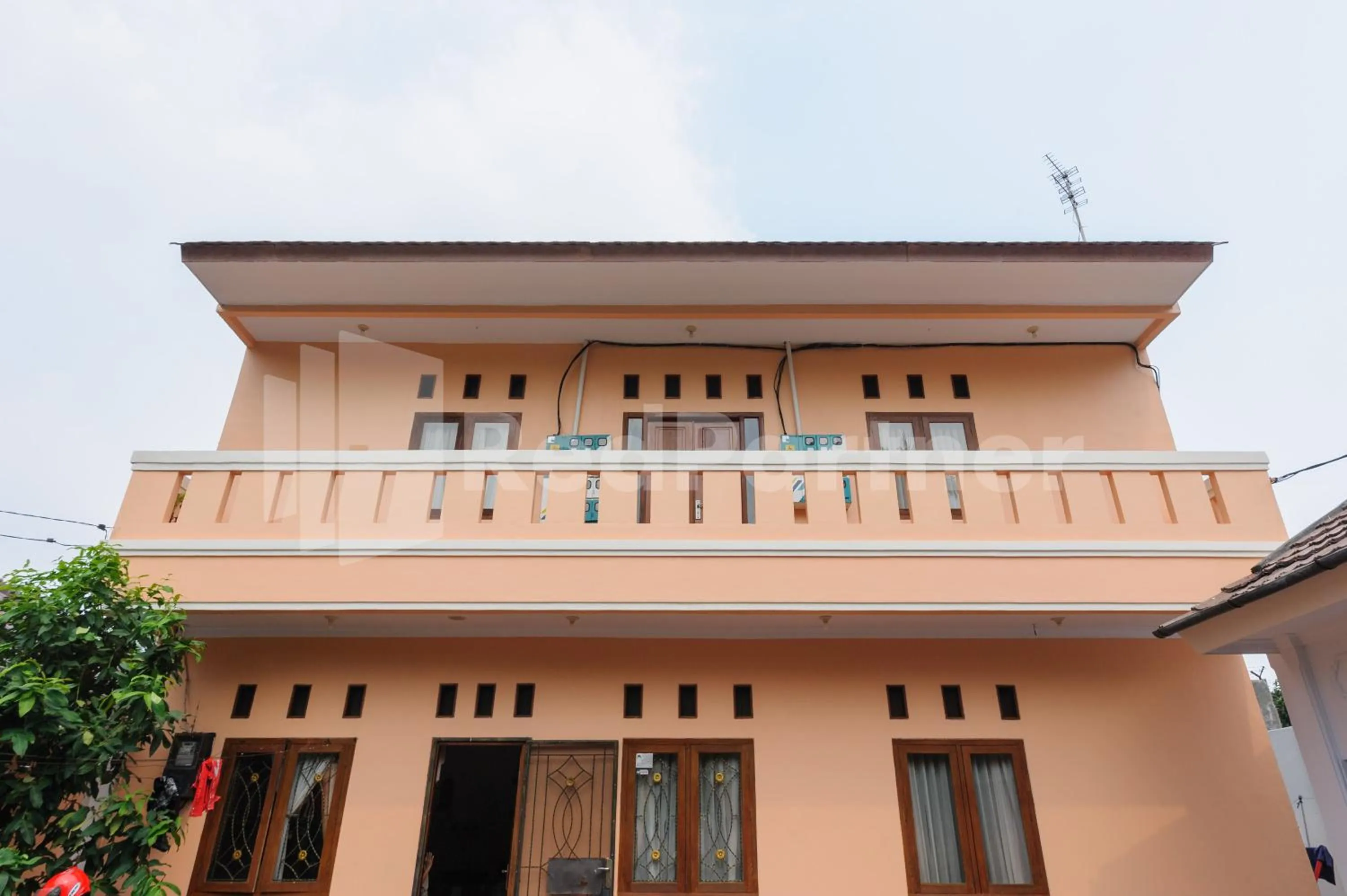 Property building in Pondok Cimanggu Syariah Mitra RedDoorz