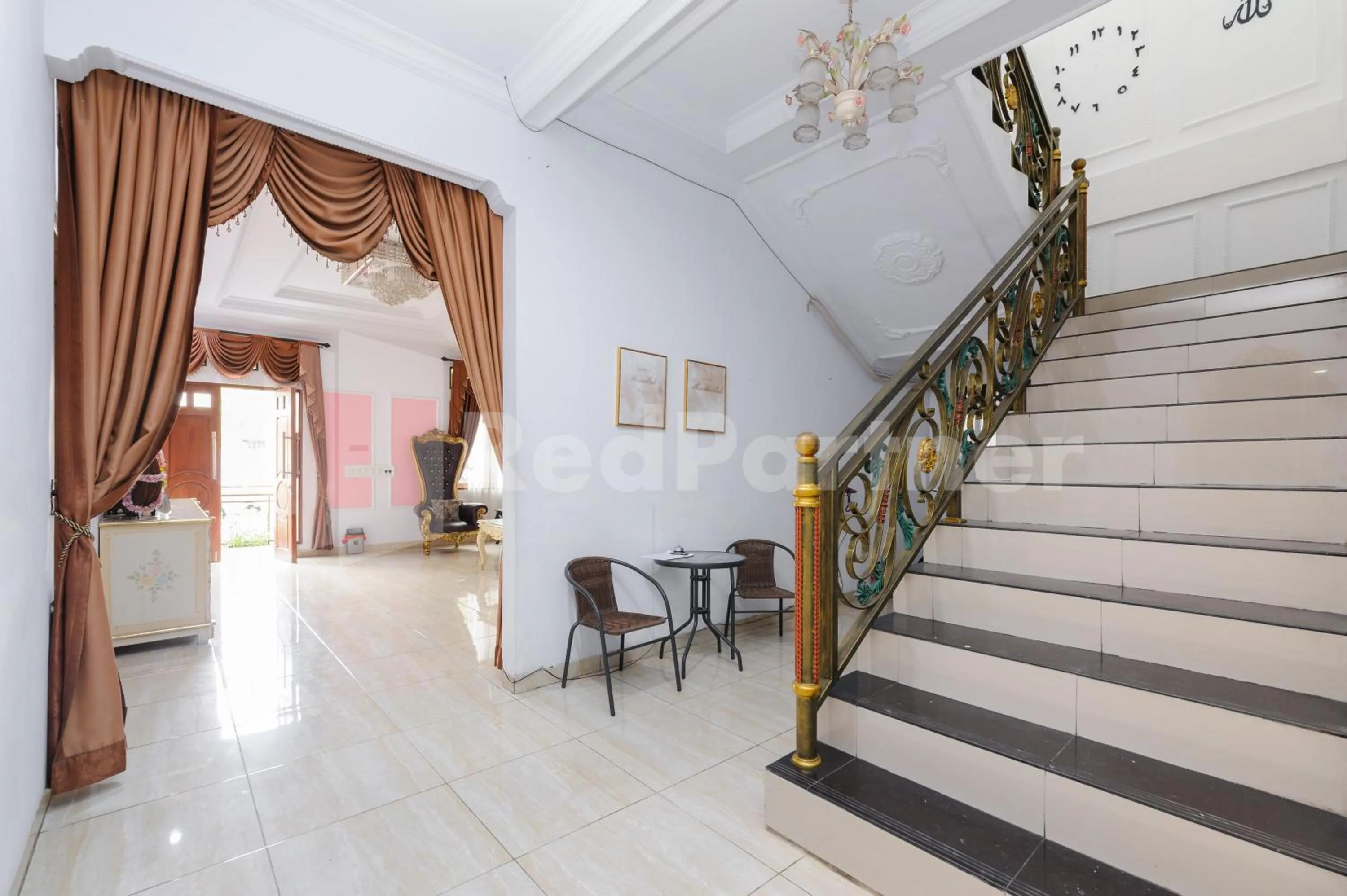 Lobby or reception in Pondok Cimanggu Syariah Mitra RedDoorz