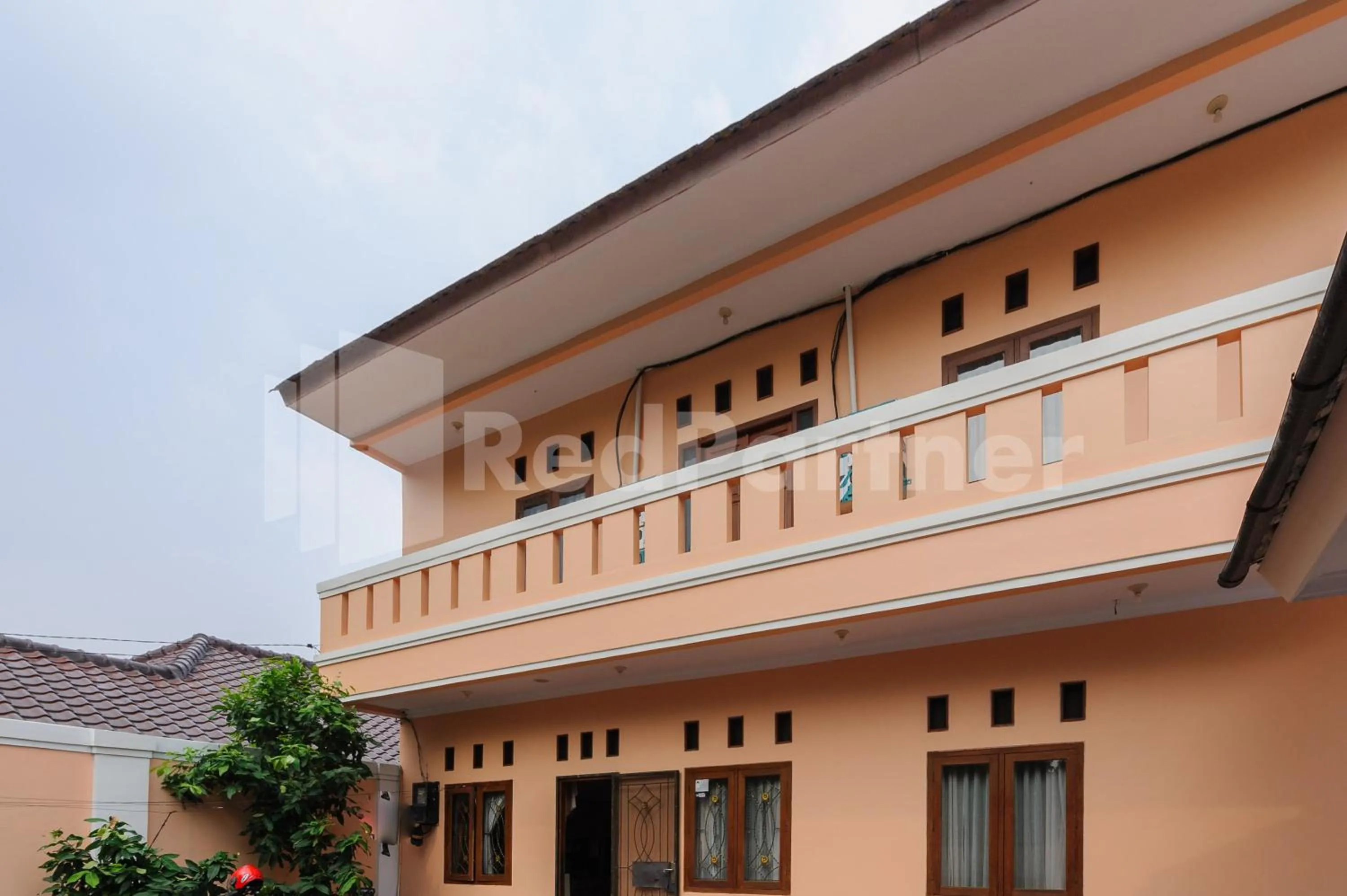 Property building in Pondok Cimanggu Syariah Mitra RedDoorz