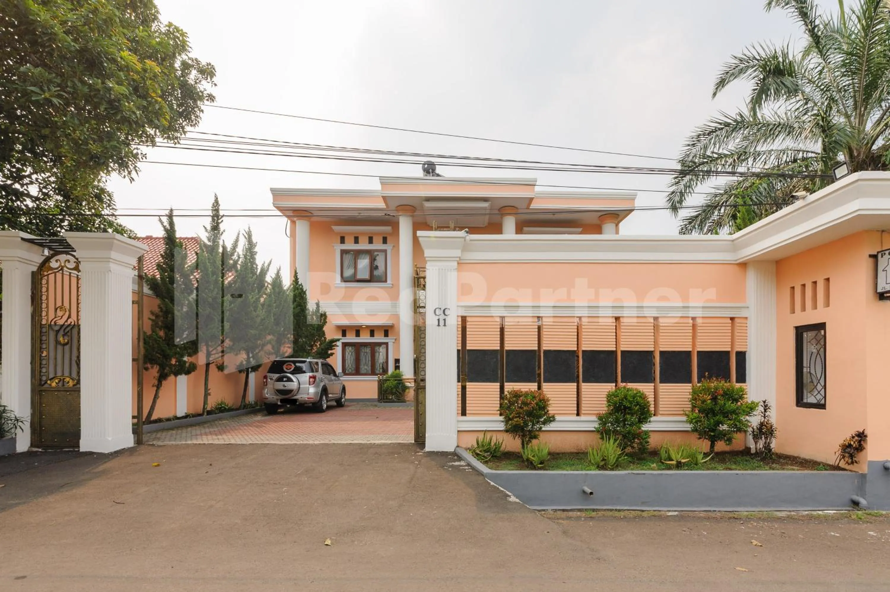 Property building in Pondok Cimanggu Syariah Mitra RedDoorz