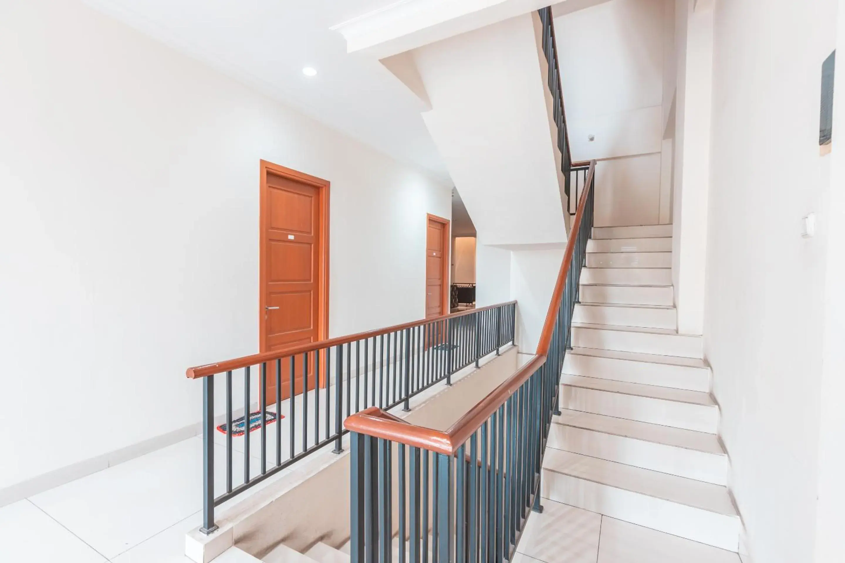 Property building in RedDoorz near Universitas Esa Unggul Bekasi Harapan Indah Property building in RedDoorz near Universitas Esa Unggul Bekasi Harapan Indah