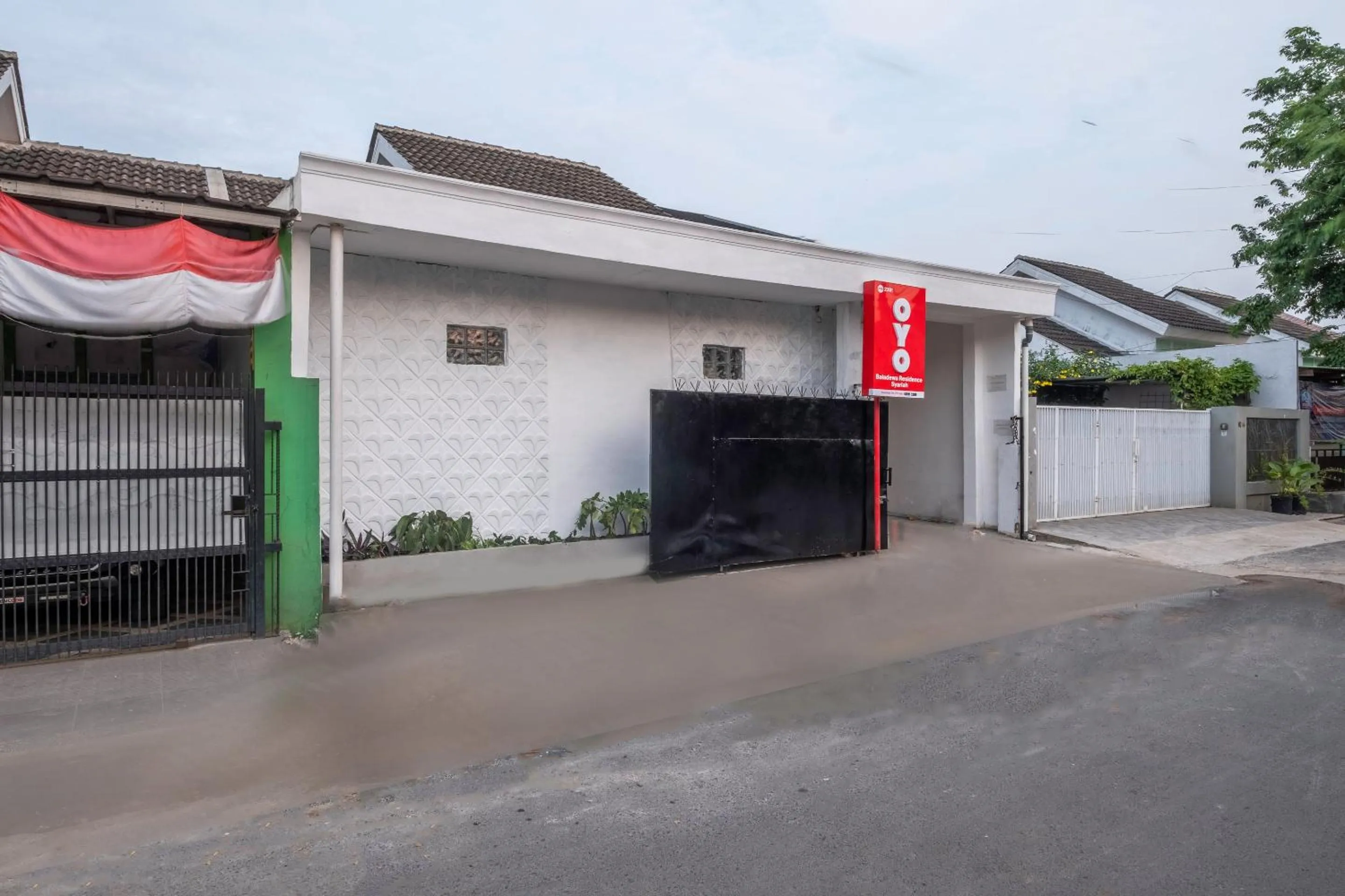 Facade/entrance in OYO Life 2391 Baladewa Residence Syariah