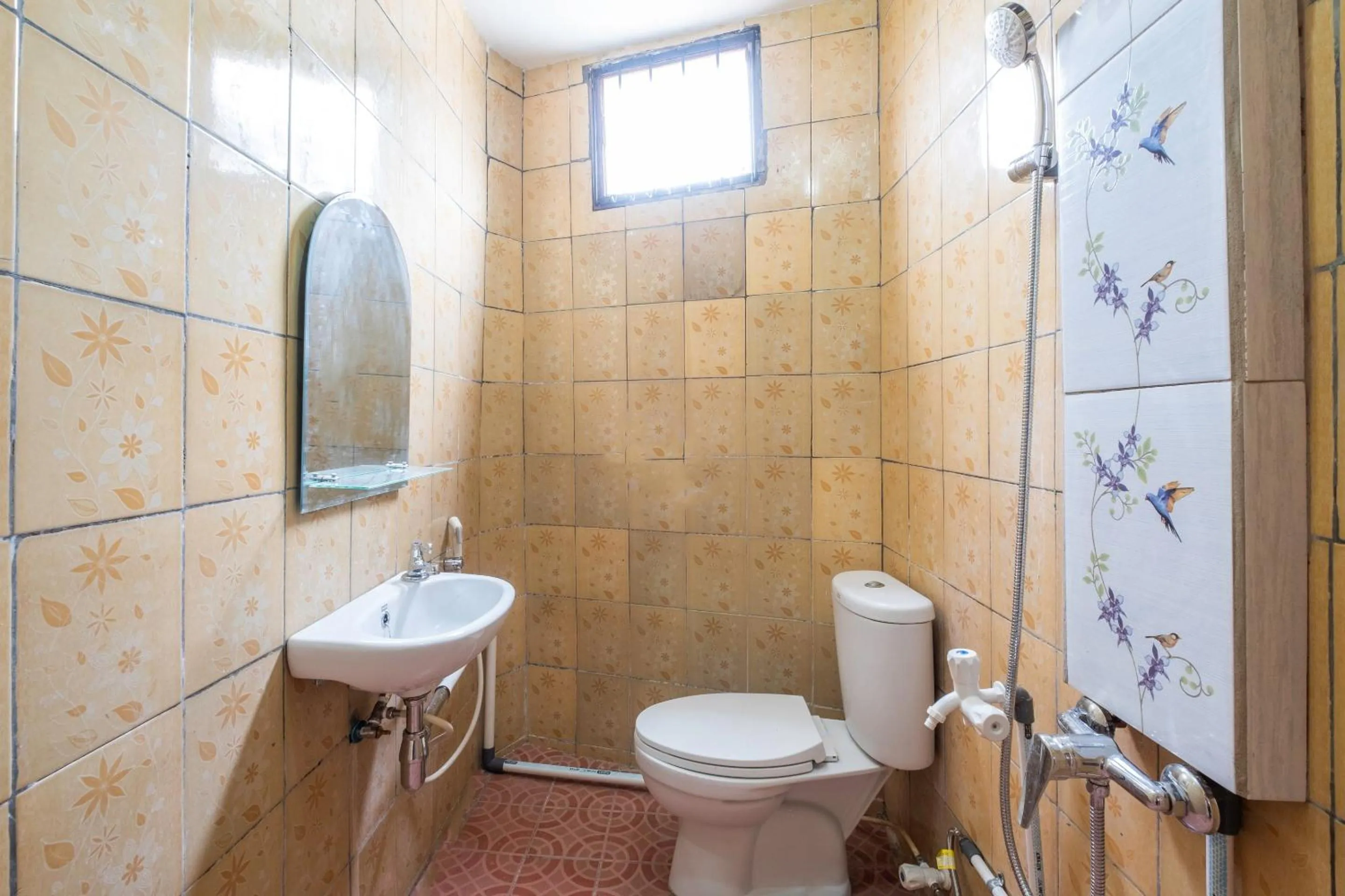 Bathroom in OYO Life 2391 Baladewa Residence Syariah