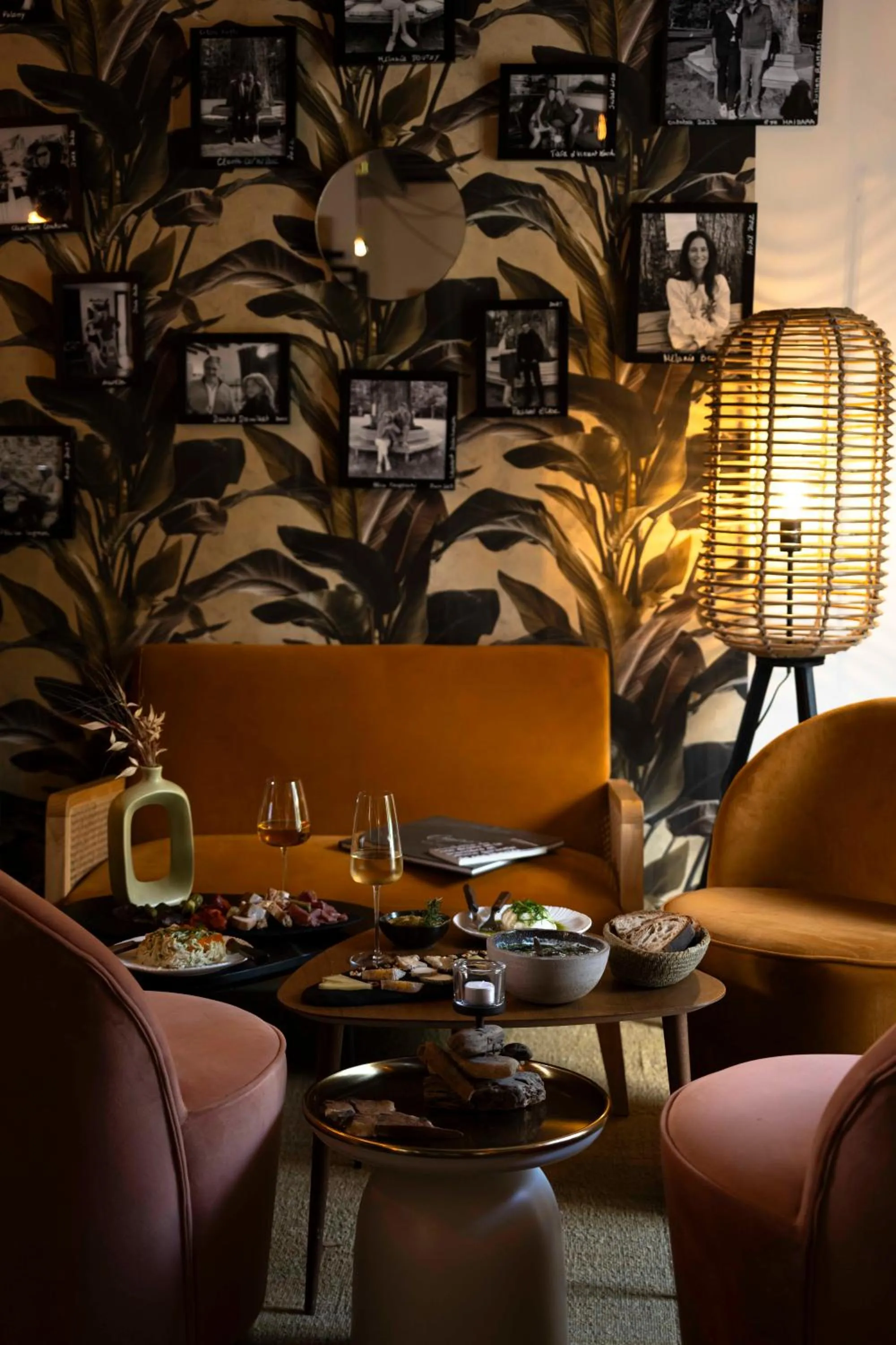 Lounge or bar in Loire Valley Lodges - Hotel