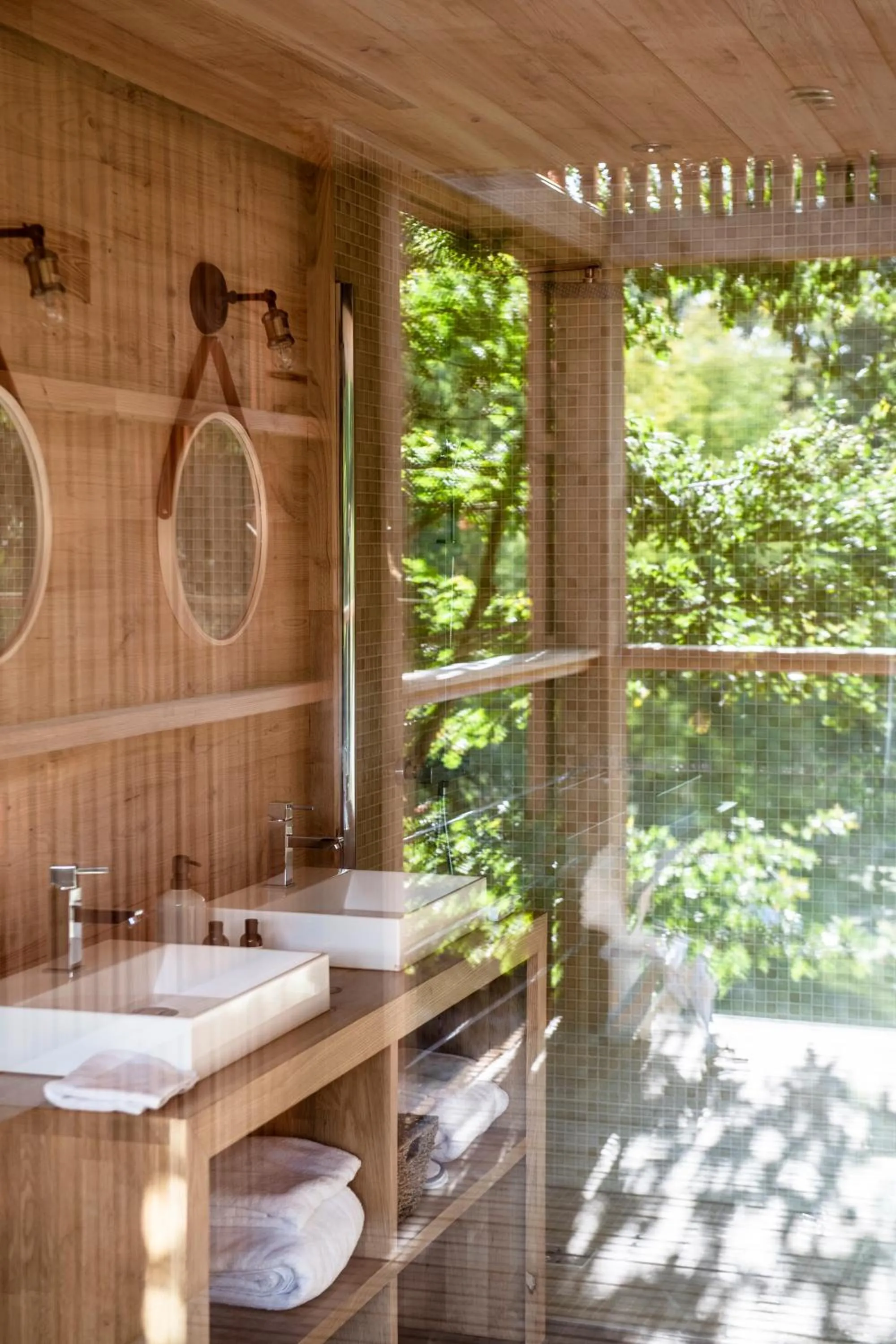 Shower in Loire Valley Lodges - Hotel