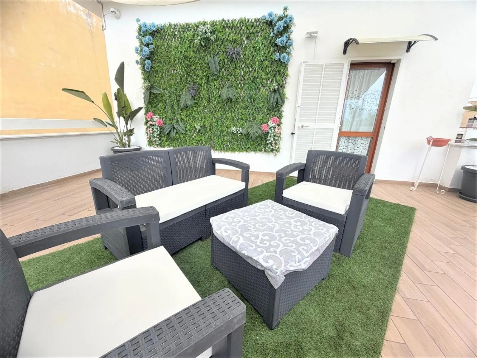 Balcony/Terrace in Home Olympus Vesuvio
