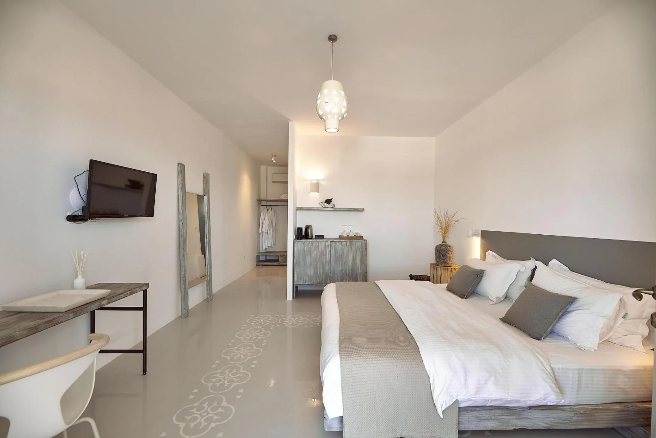 TV and multimedia, Bed in Coco-Mat Hotel Santorini