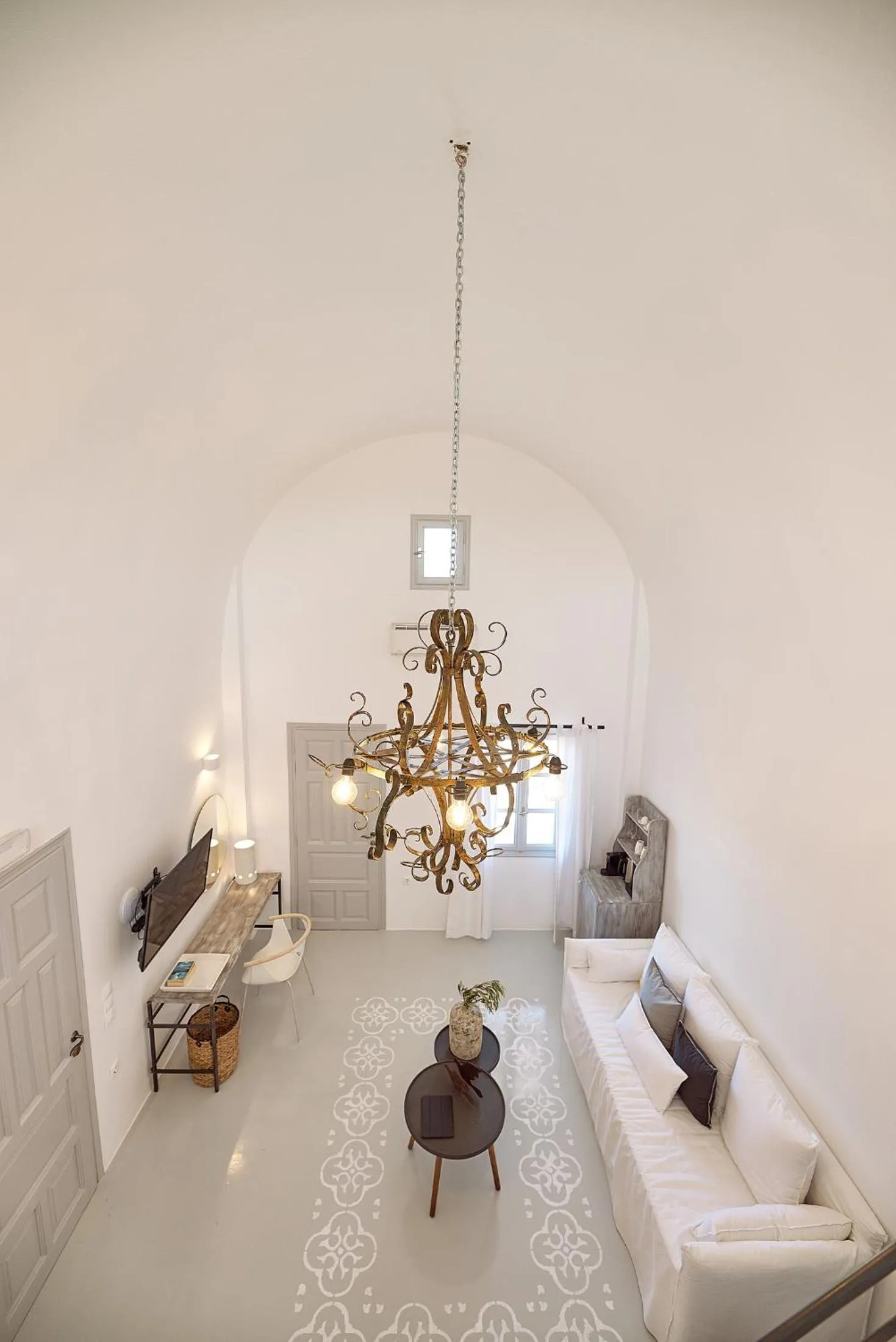 TV and multimedia in Coco-Mat Hotel Santorini